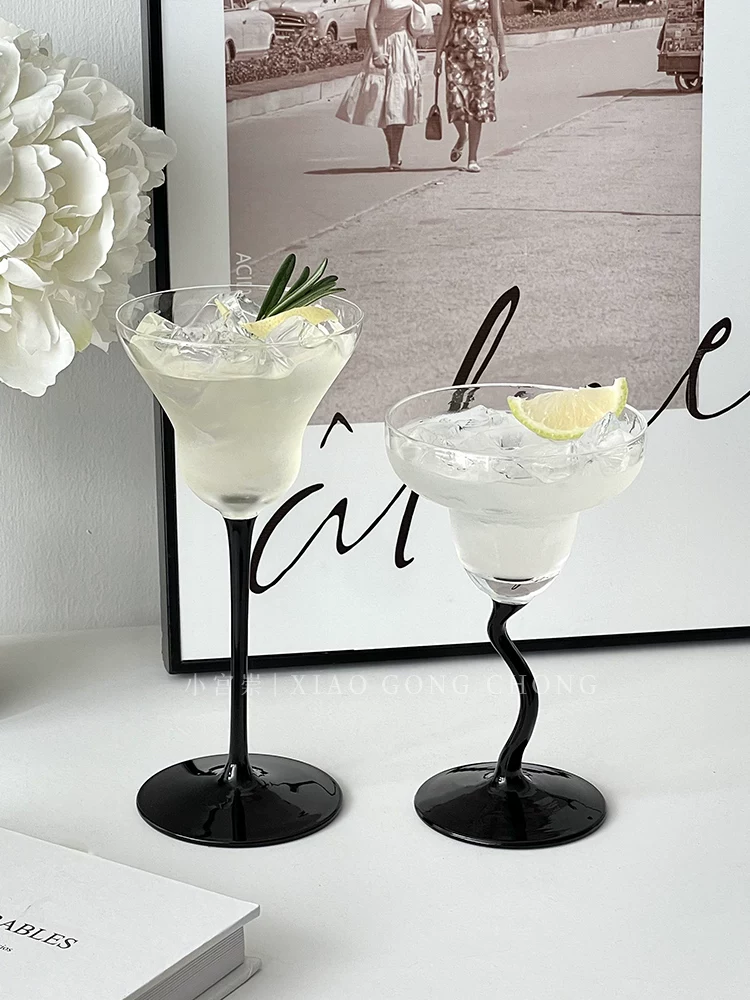 Ly cocktail đen độc đáo với chân ly cong sáng tạo và độc đáo, ly margarita, ly sâm banh, ly rượu vang có ga, ly cao.