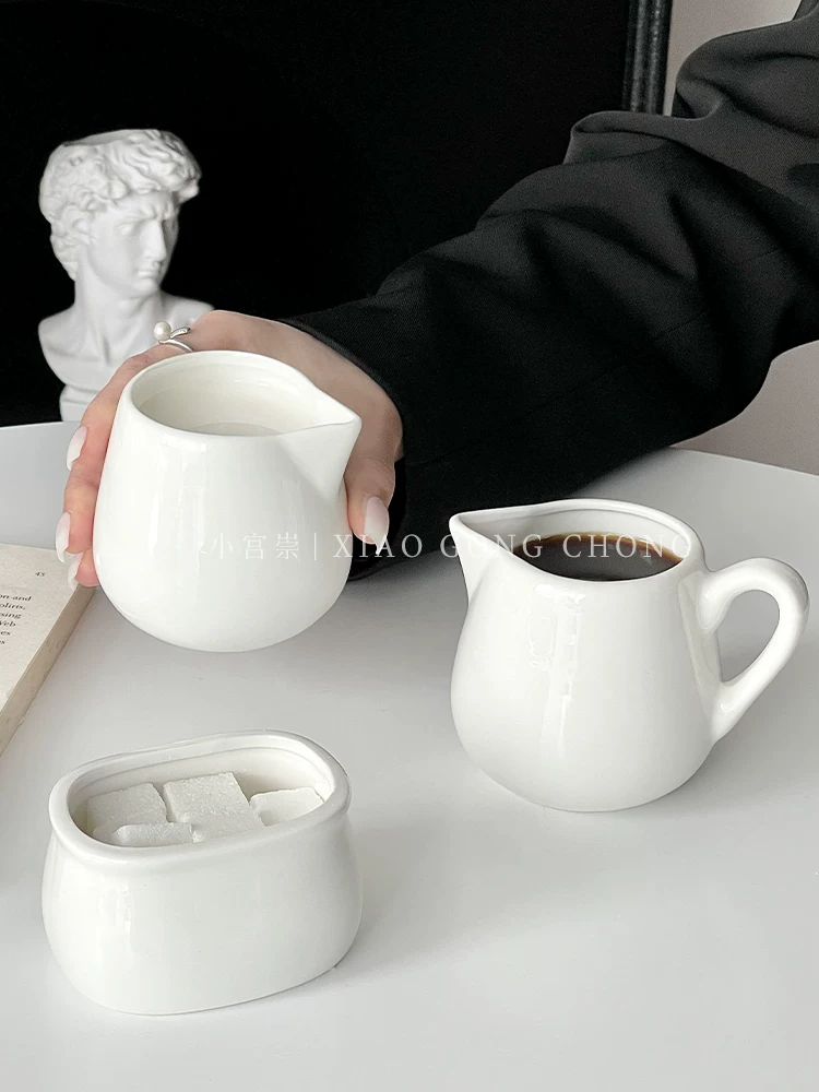 Bình sữa gốm sứ trắng tinh khiết, bình sữa nhỏ kiểu espresso có tay cầm và vòi, hộp đựng đường, bình đựng sữa, hộp đựng nước chấm kiểu Tây.