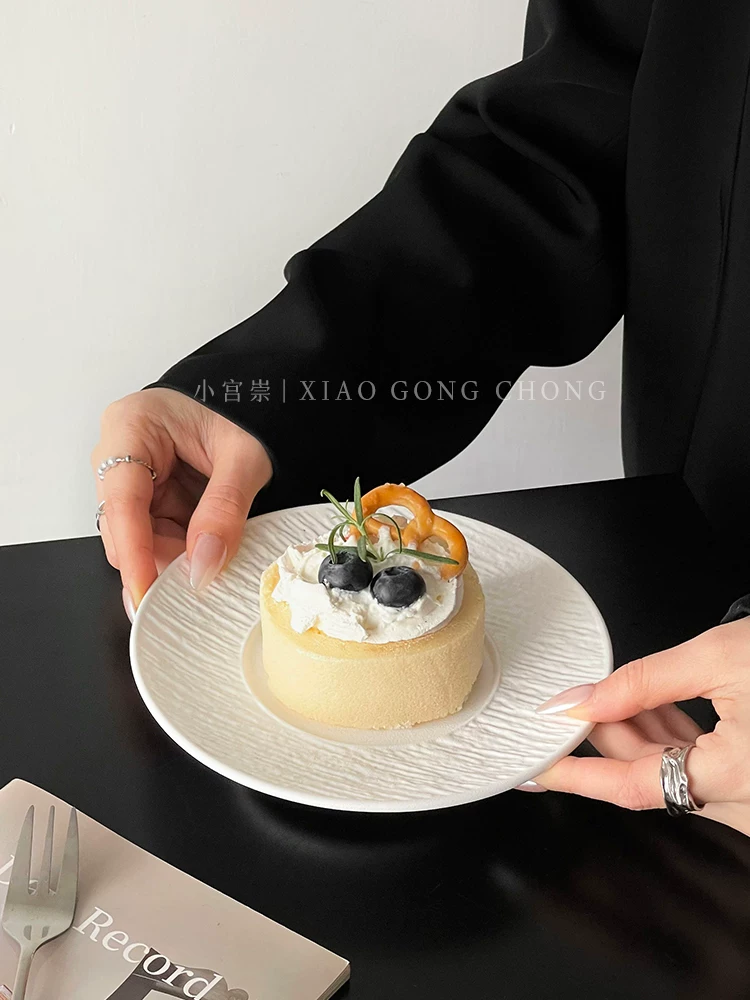 Đĩa tráng miệng kiểu Nhật cổ điển, họa tiết đá, đồ gốm sứ cao cấp, phong cách ins, sang trọng, tinh tế, dùng để đựng bánh ngọt chiều.