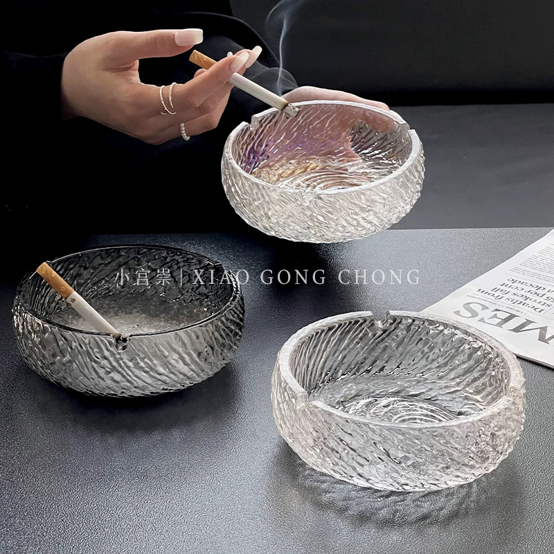 Gạt tàn thuốc cao cấp, mang lại cảm giác sang trọng, thanh lịch và tinh tế, có nhiều kích cỡ khác nhau, được làm bằng thủy tinh, với thiết kế độc đáo để sử dụng trong nhà, phòng khách, trang trí sáng tạo.