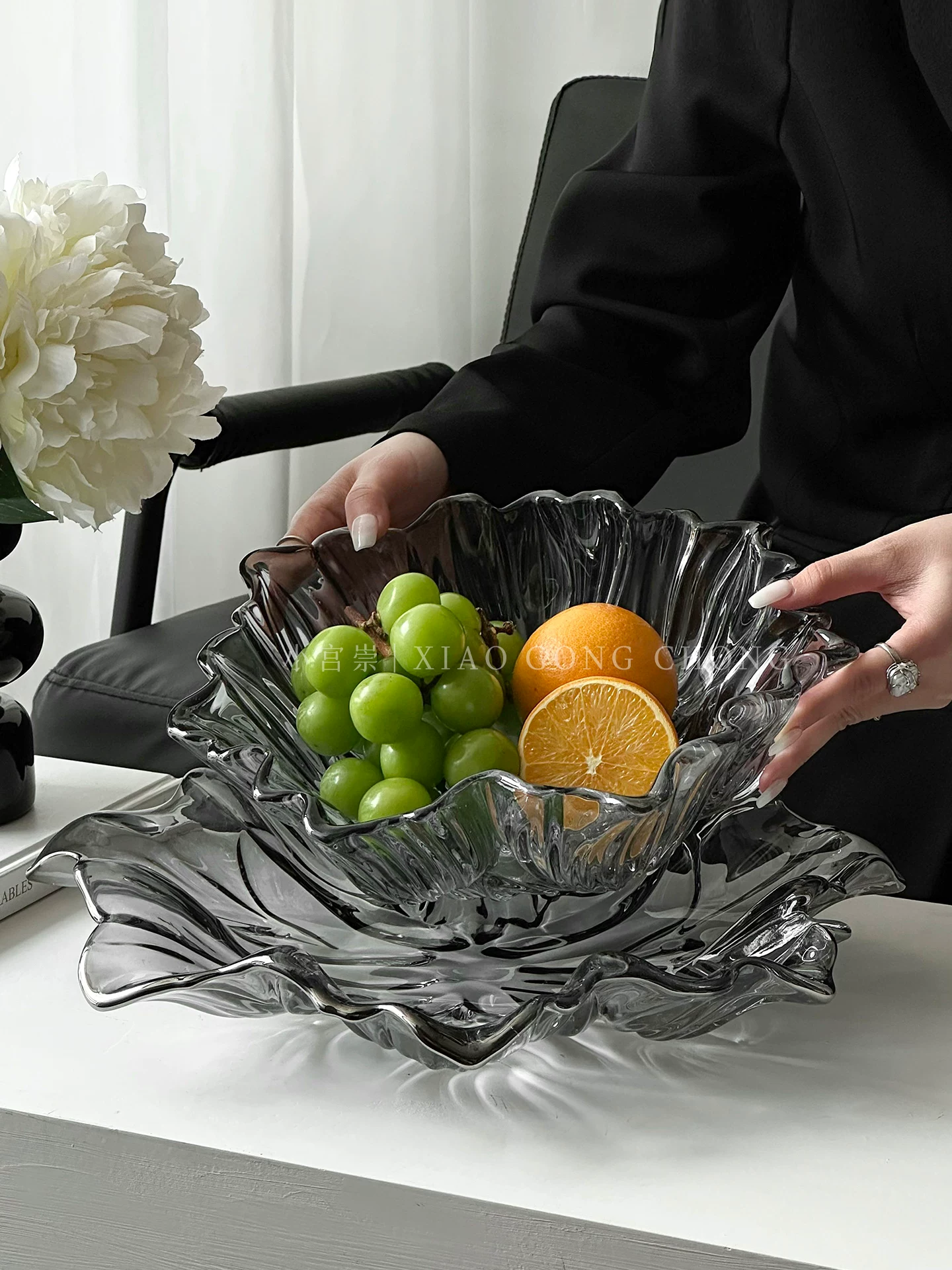 Đĩa trái cây thủy tinh sang trọng nhẹ nhàng để bàn cà phê phòng khách, vẻ ngoài tinh tế và đẹp mắt, thích hợp để trưng bày hoa quả khô, kẹo và đồ ăn nhẹ.