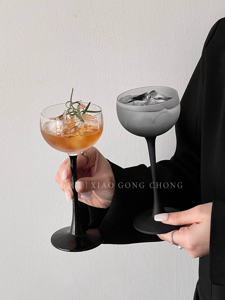 Ly cocktail nữ thiết kế độc đáo, màu đen mờ chuyển sắc, phiên bản đặc biệt