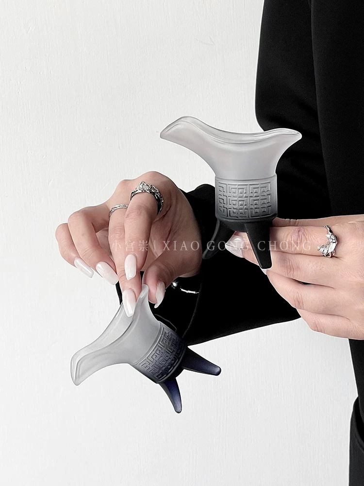 Cốc hoàng đế màu đen chuyển sắc mờ, cốc phong cách cổ xưa sáng tạo, cốc trà sữa cổ điển gia dụng phong cách Tần Thủy Hoàng, cốc ba chân cổ xưa.