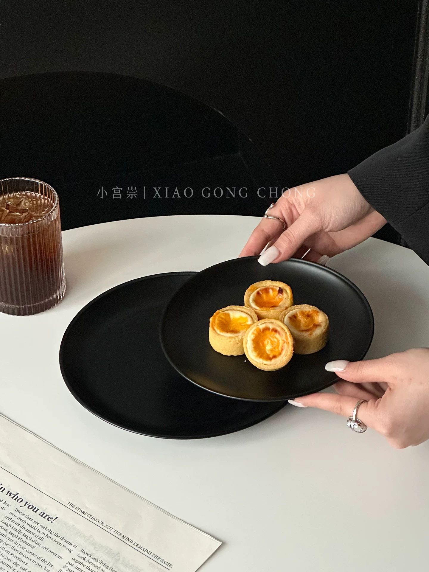 Đĩa tráng miệng cao cấp màu đen phong cách Ins, đĩa trưng bày đồ ăn nhẹ bằng thép không gỉ gia dụng, đĩa bánh trà chiều, đĩa trái cây