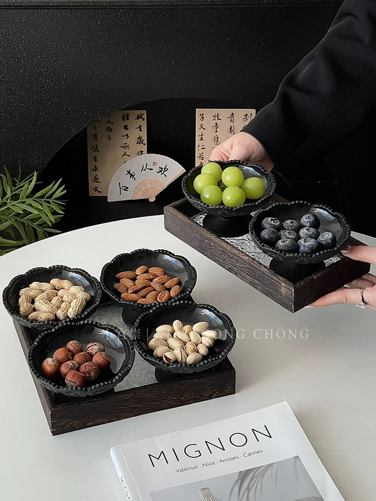Bộ đĩa đựng trái cây khô màu đen mờ, đĩa đựng trái cây cao cấp bốn ngăn, đĩa đựng đồ ăn nhẹ trong phòng khách gia đình, đĩa đựng kẹo và đồ ăn nhẹ.