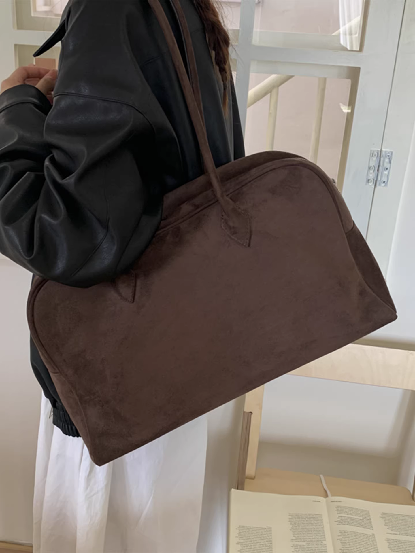 Túi da lộn dành cho nữ, sức chứa lớn, túi đeo vai đa năng mùa thu đông 2025, túi du lịch ngắn ngày đi làm