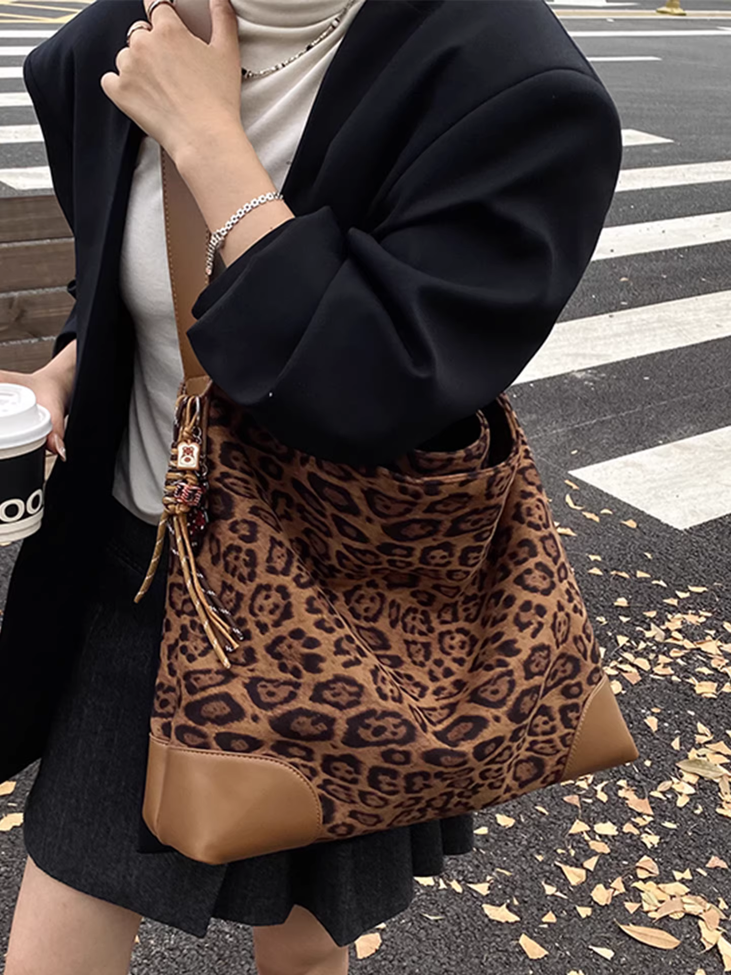 Túi xách họa tiết da báo dành cho nữ, dung tích lớn, mẫu mới thu đông 2025, kiểu dáng cổ điển mờ nhám, đeo vai/chéo, túi tote đi làm thường ngày