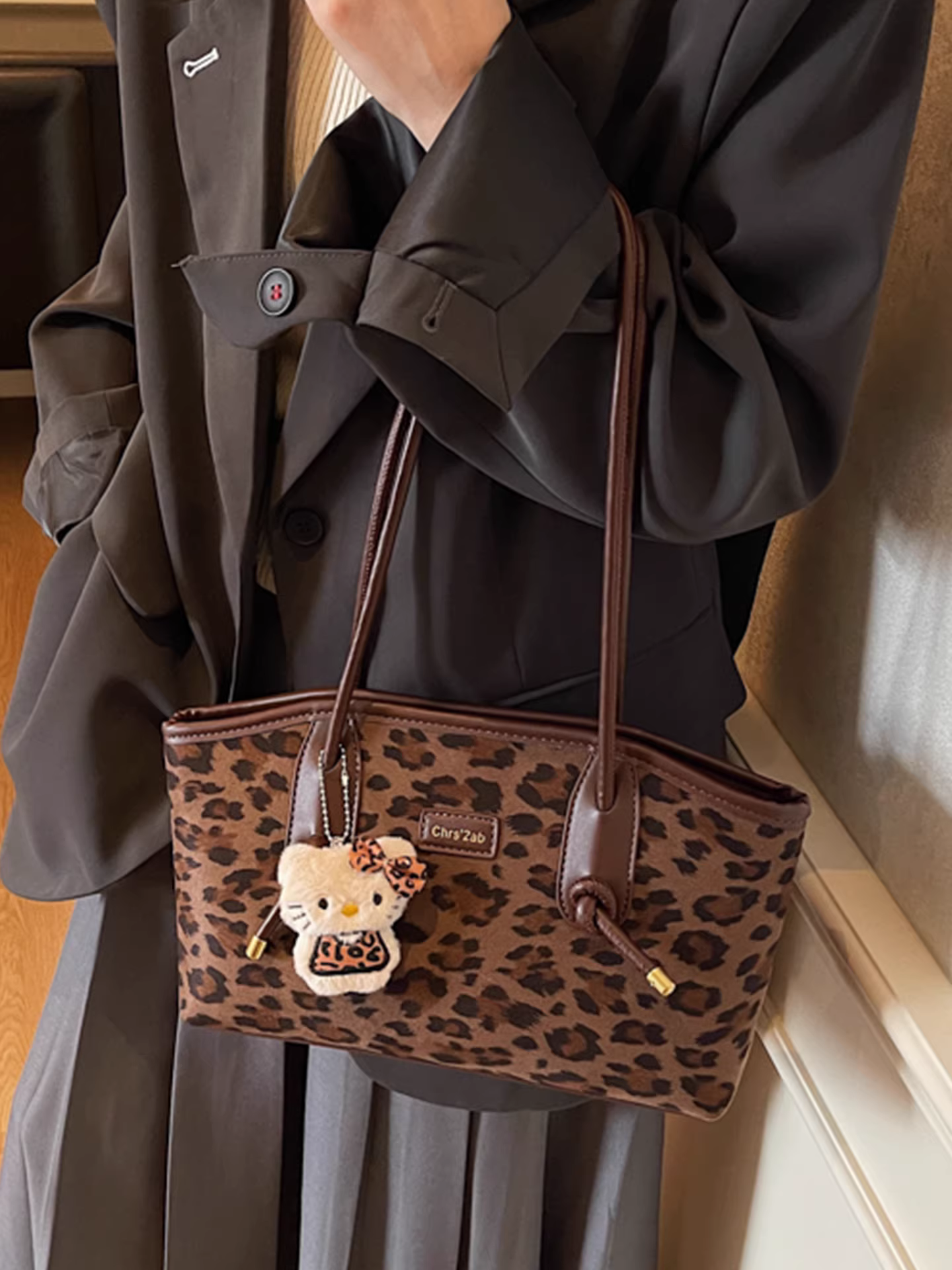 Túi xách họa tiết da báo dành cho nữ, dung tích lớn, mẫu mới thu đông 2025, kiểu retro mờ, đeo vai/nách, túi tote đi làm