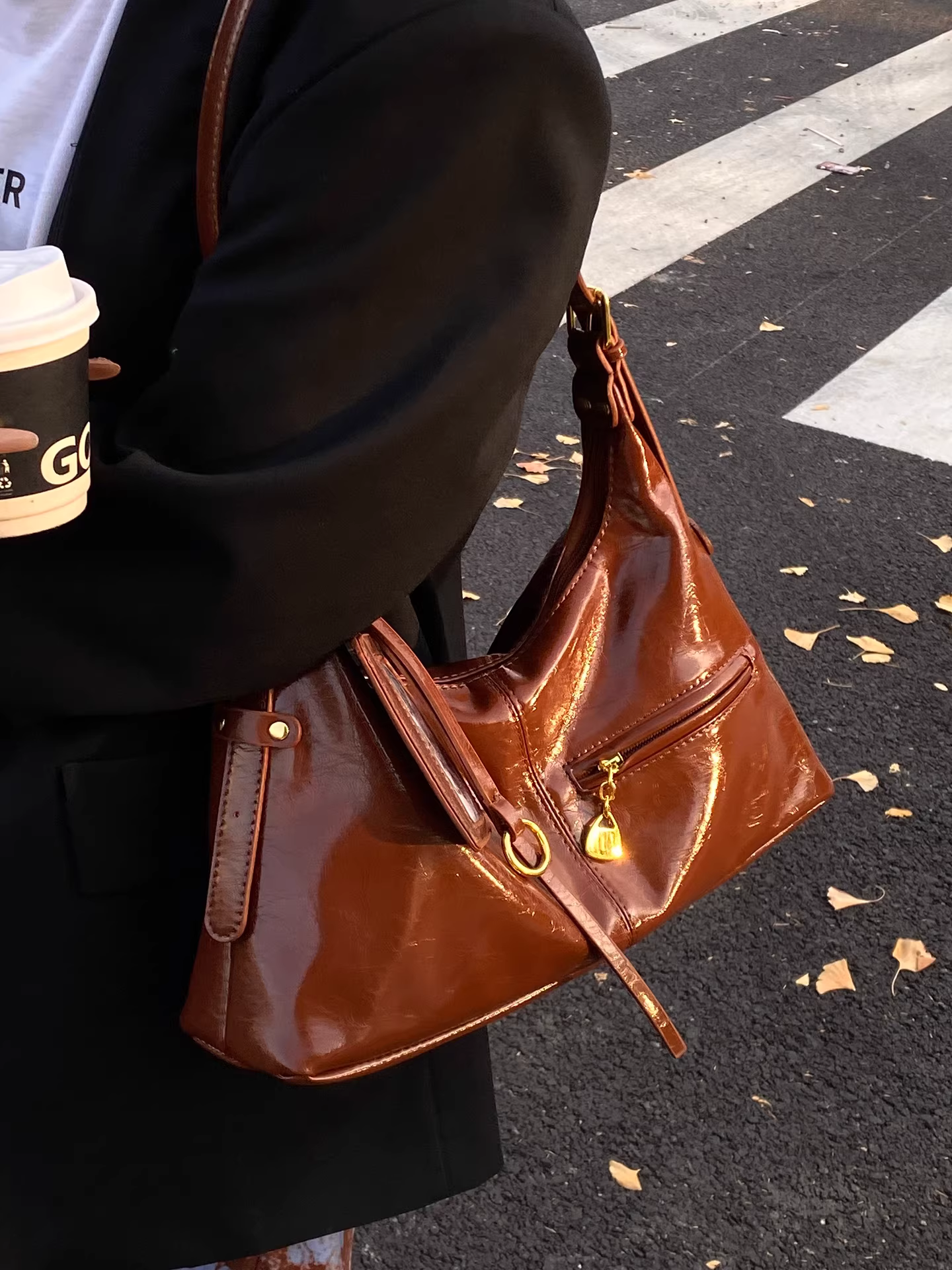 Túi đeo chéo nữ cỡ lớn phong cách retro, đa năng cho mùa thu đông, mẫu mới 2025, thiết kế độc đáo, túi đeo chéo kiểu bánh bao, thích hợp đi làm.