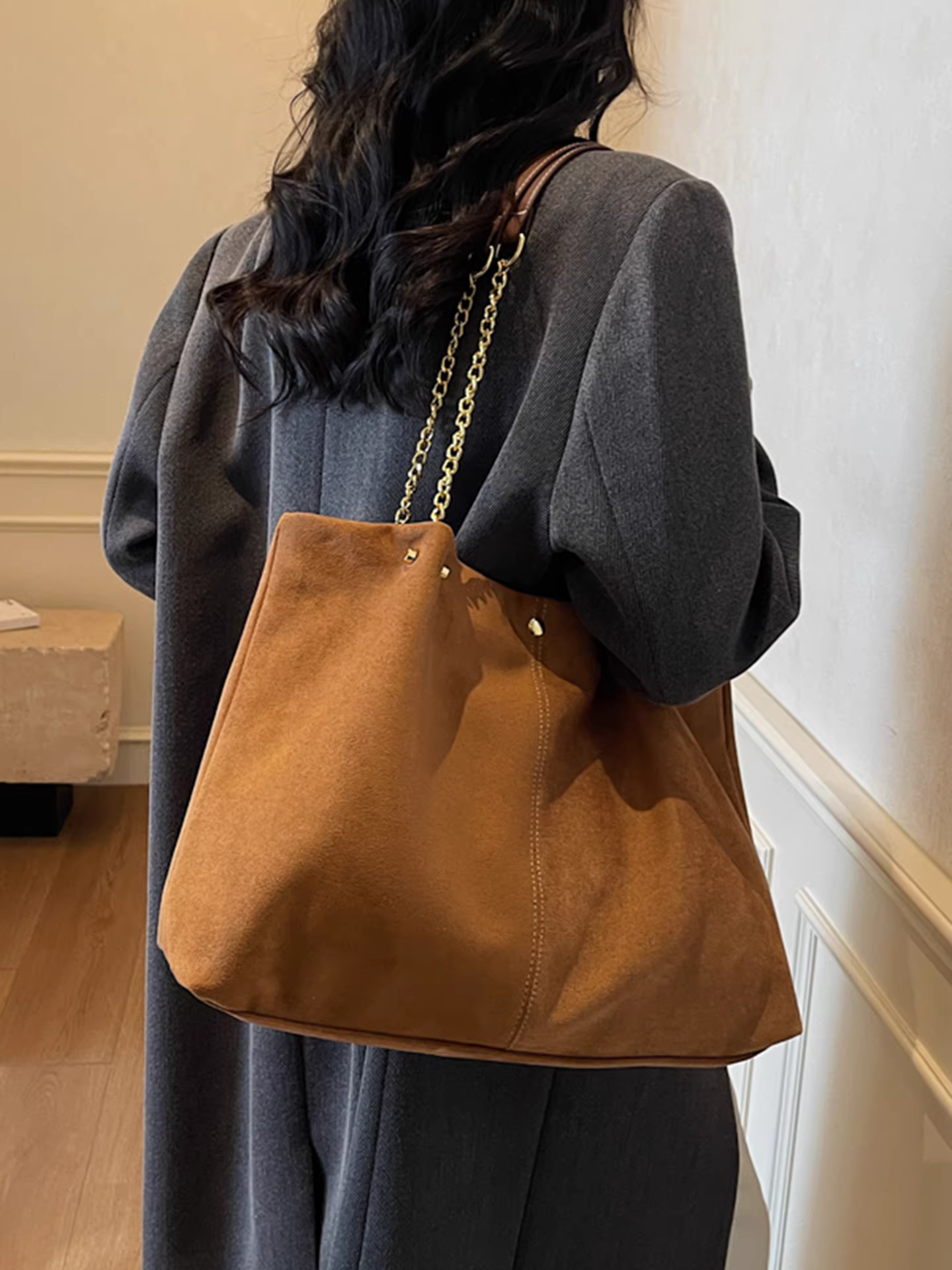 Túi da lộn nữ, dung tích lớn, mẫu mới thu đông 2025, túi đeo vai dây xích retro, túi tote đi làm thường ngày