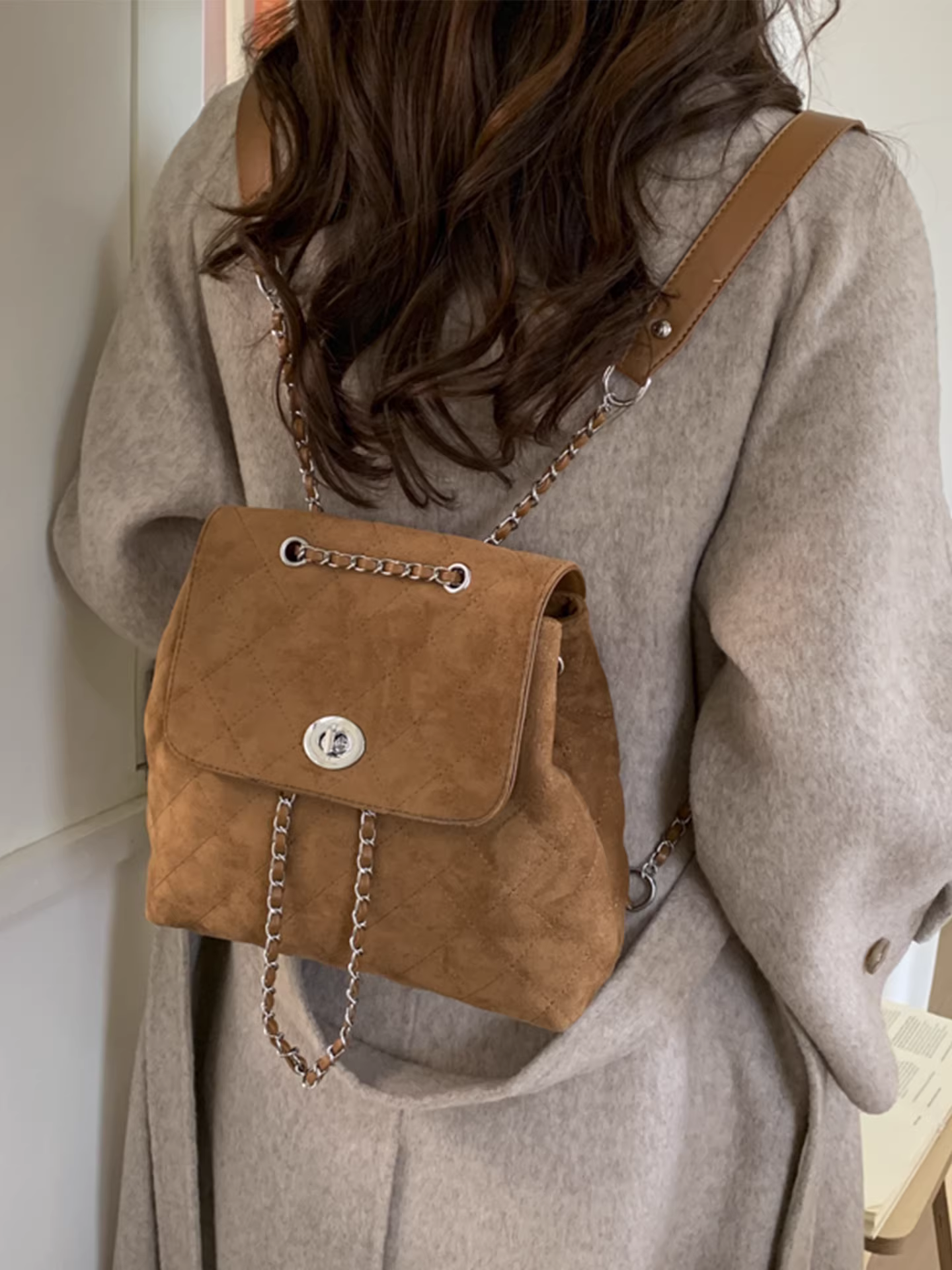 Ba lô da lộn dành cho nữ, thiết kế thông thường, túi đi học dành cho học sinh, dây chuyền, ba lô du lịch nhẹ, sang trọng