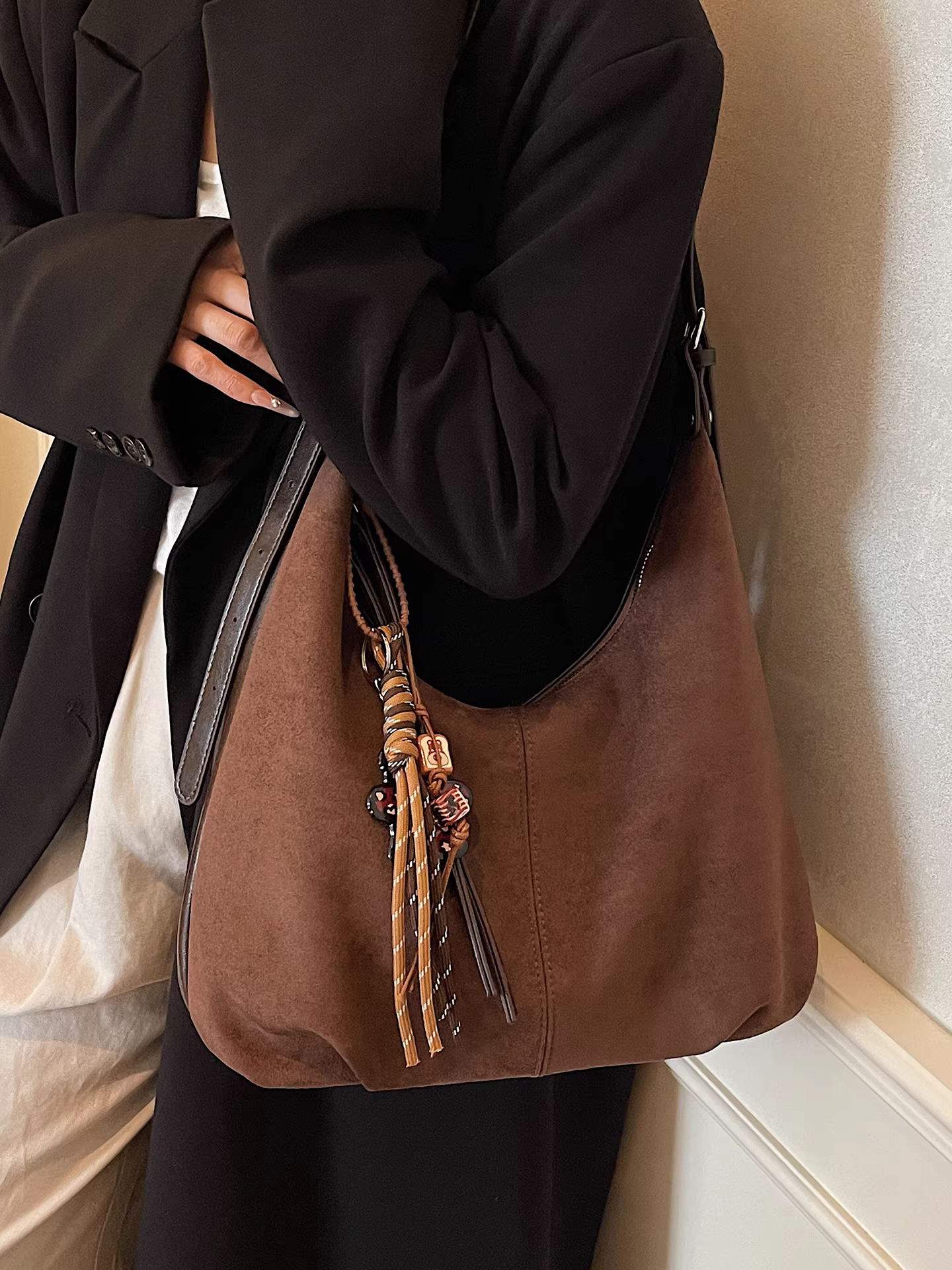 Túi da lộn nữ, dung tích lớn, mẫu mới thu đông 2025, túi đeo chéo retro mờ, túi bánh bao đi làm thường ngày