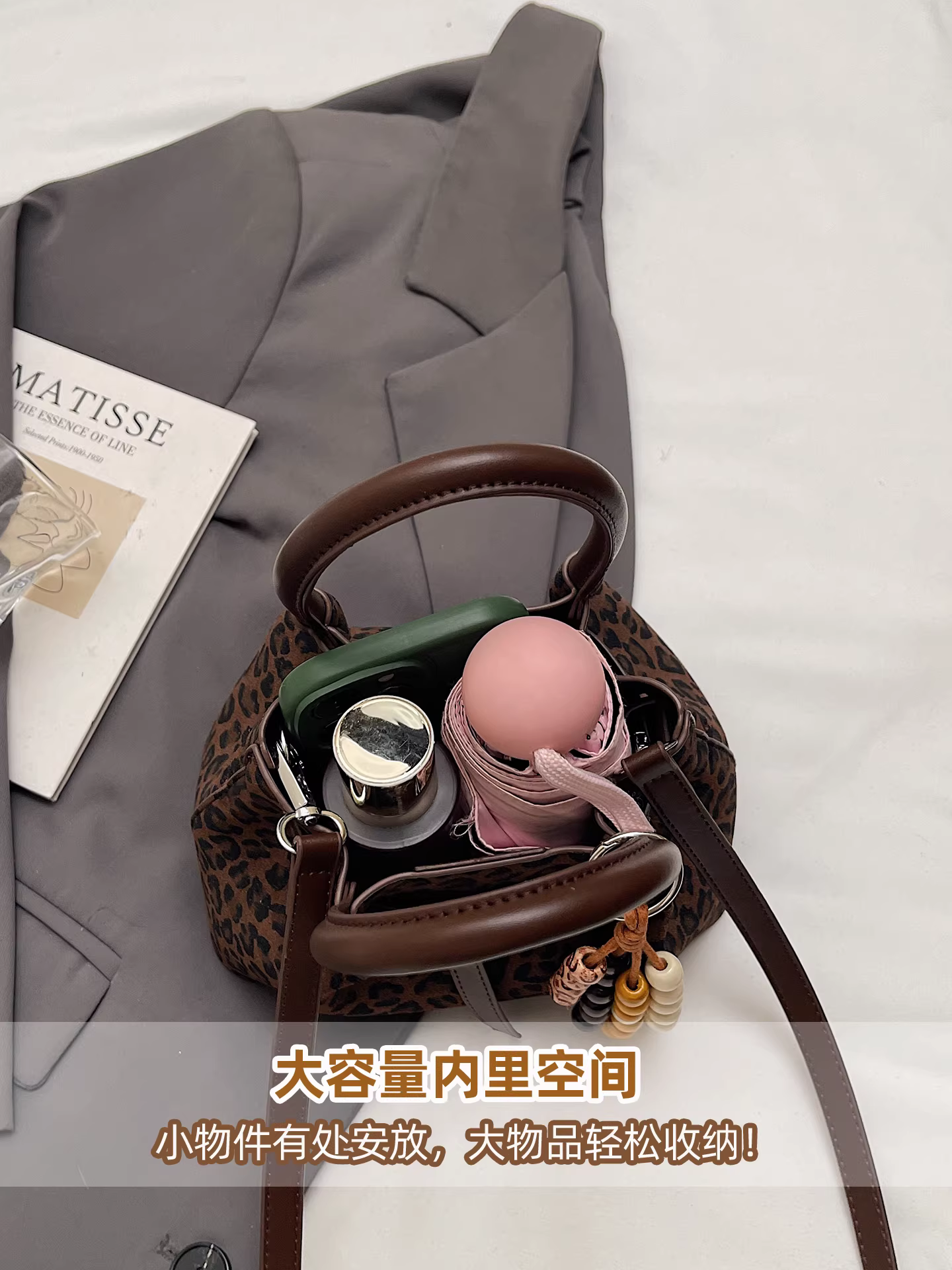 Túi nhỏ da lộn họa tiết báo dành cho nữ, phong cách vintage thu đông 2025, túi đeo chéo độc đáo, túi xách tay kiểu xô đang thịnh hành