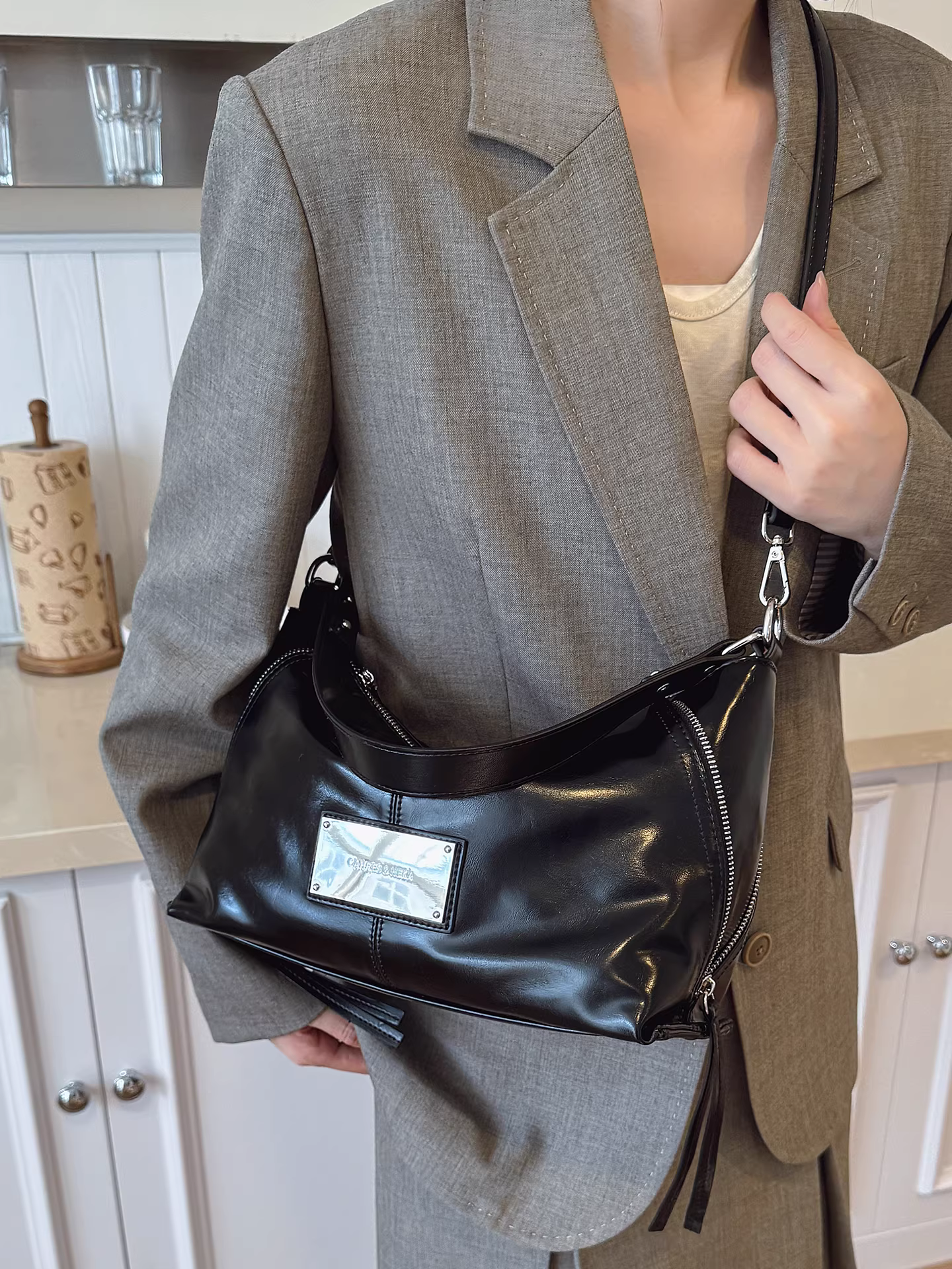 Túi xách nữ cỡ lớn, mẫu mới thiết kế độc đáo mùa thu đông 2025, túi đeo chéo, túi đeo vai thường ngày, túi bánh bao đeo nách đi làm.