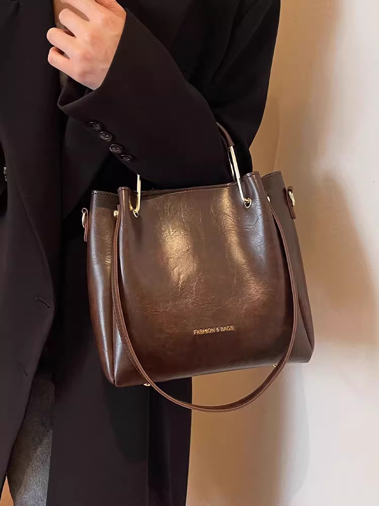 Túi xách nữ mùa thu đông kiểu retro, dung tích lớn, mẫu mới 2025, túi xách cao cấp, độc đáo, đeo vai, dây đeo vai rộng, đeo chéo