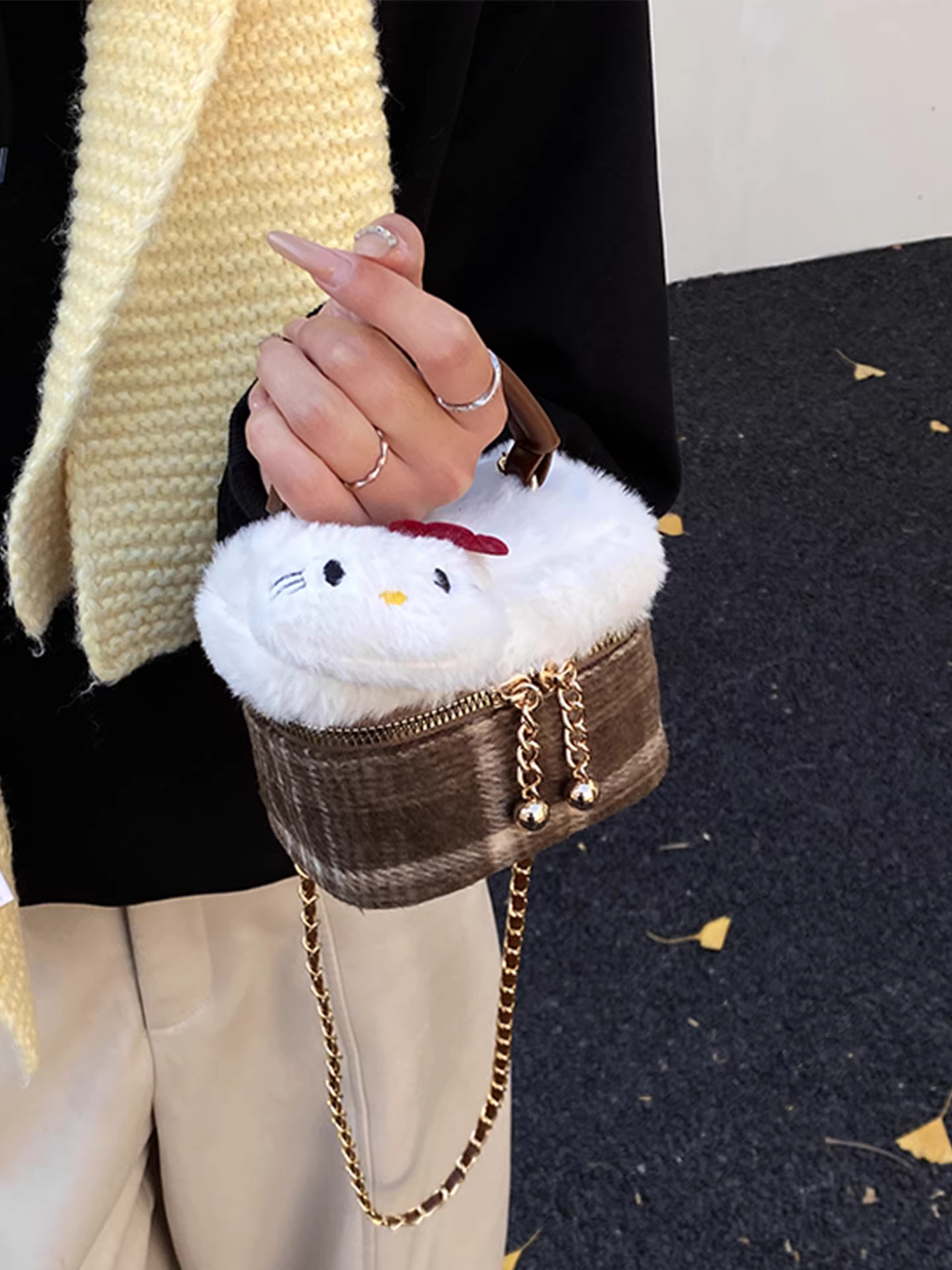 Túi mini cao cấp dành cho nữ, kiểu mới thu đông 2025, túi đeo chéo bằng len nhung, túi xách tay kiểu xô.