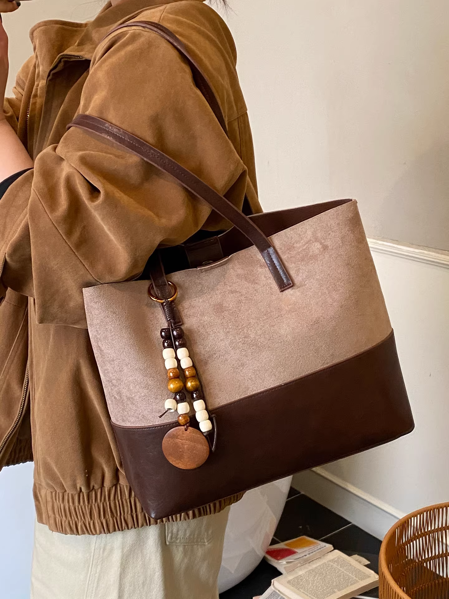 Túi đeo chéo retro dung tích lớn dành cho nữ, đa năng cho mùa thu đông, mẫu mới 2025, túi đeo vai thường ngày, túi mẹ và con gái, túi tote đi học