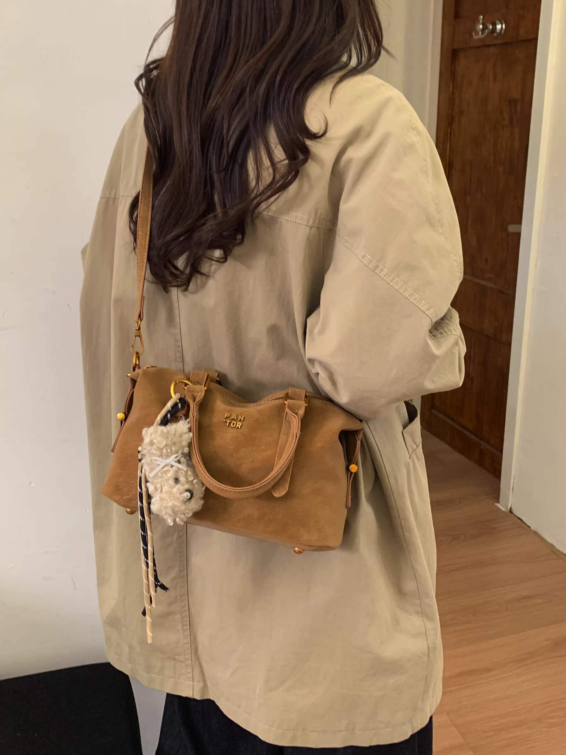 Túi đeo chéo retro dung tích lớn dành cho nữ, đa năng cho mùa thu đông, mẫu mới 2025, túi đeo chéo thường ngày, túi xách đi làm và đi làm, túi gối.