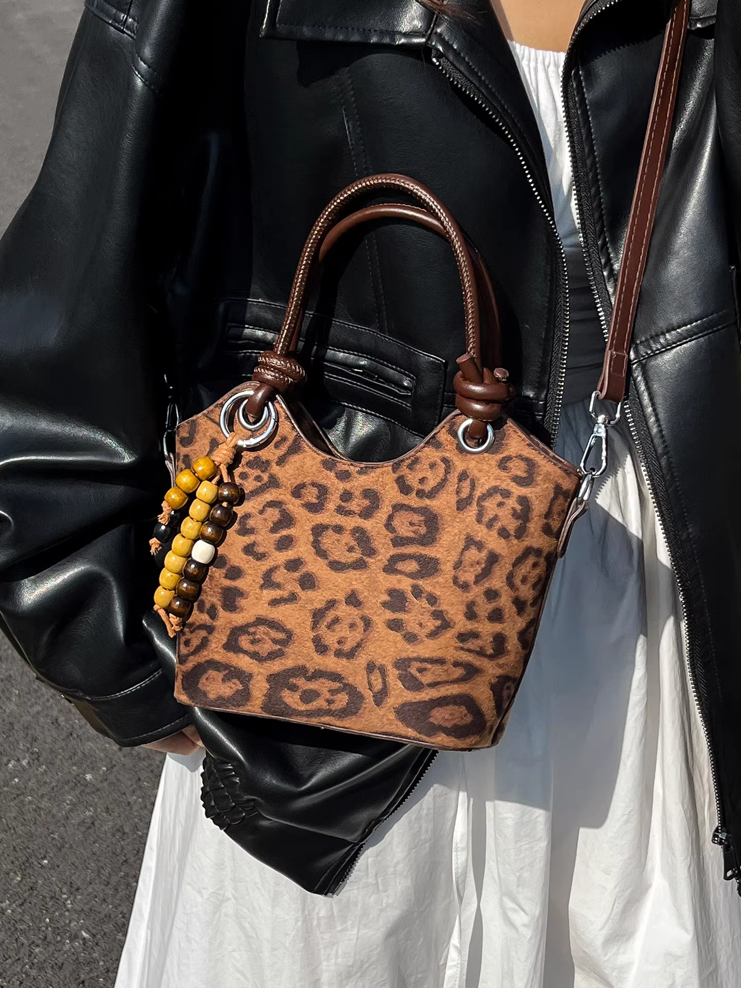 Túi nhỏ da lộn họa tiết báo dành cho nữ, mẫu mới thu đông 2025, túi đeo chéo vai kiểu retro mờ, túi bucket đang thịnh hành