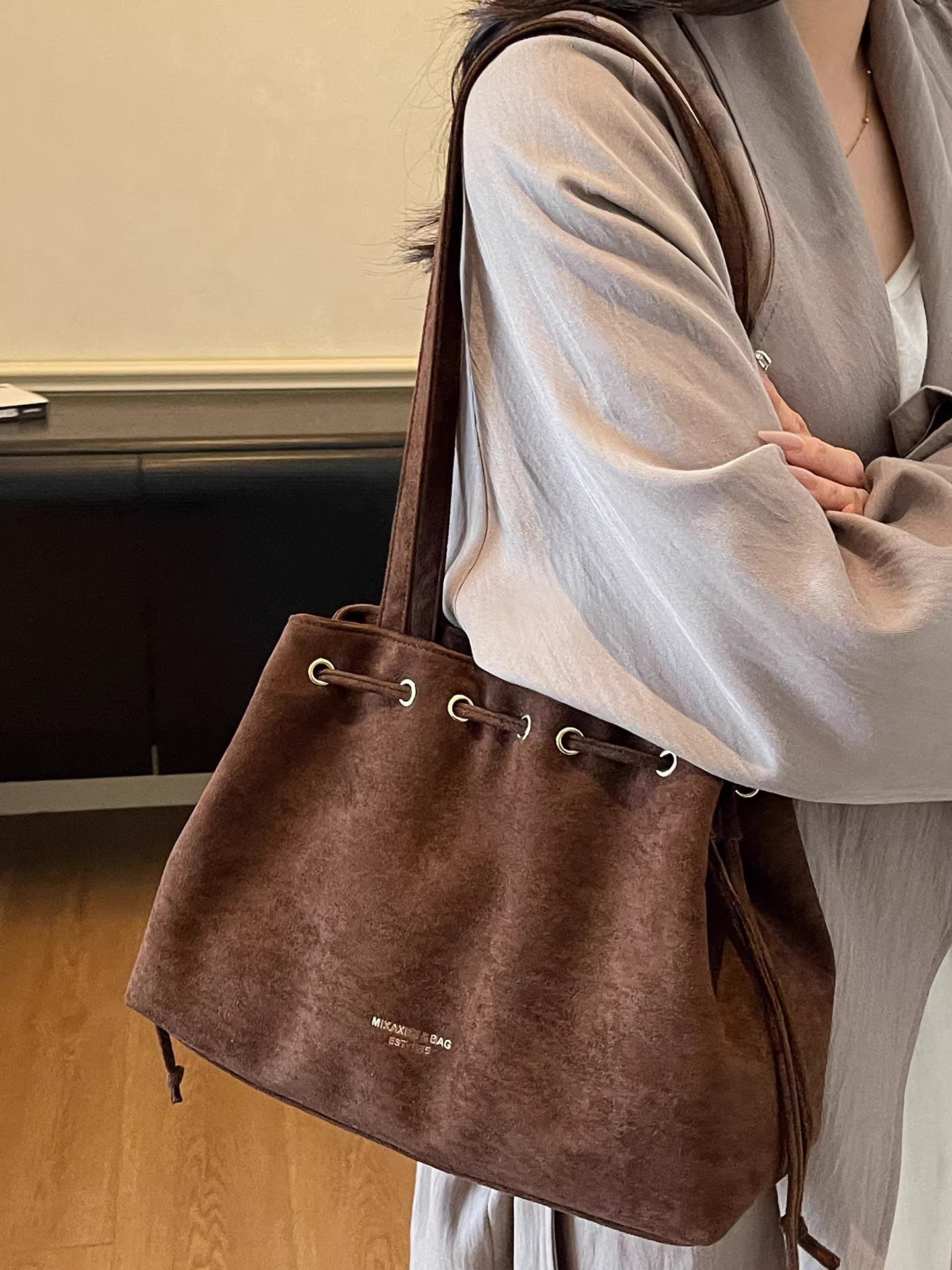 Túi đeo chéo nữ phong cách retro, chất liệu mờ, dung tích lớn, mẫu mới thu đông 2025, đa năng, đơn giản, túi tote đi làm thường ngày