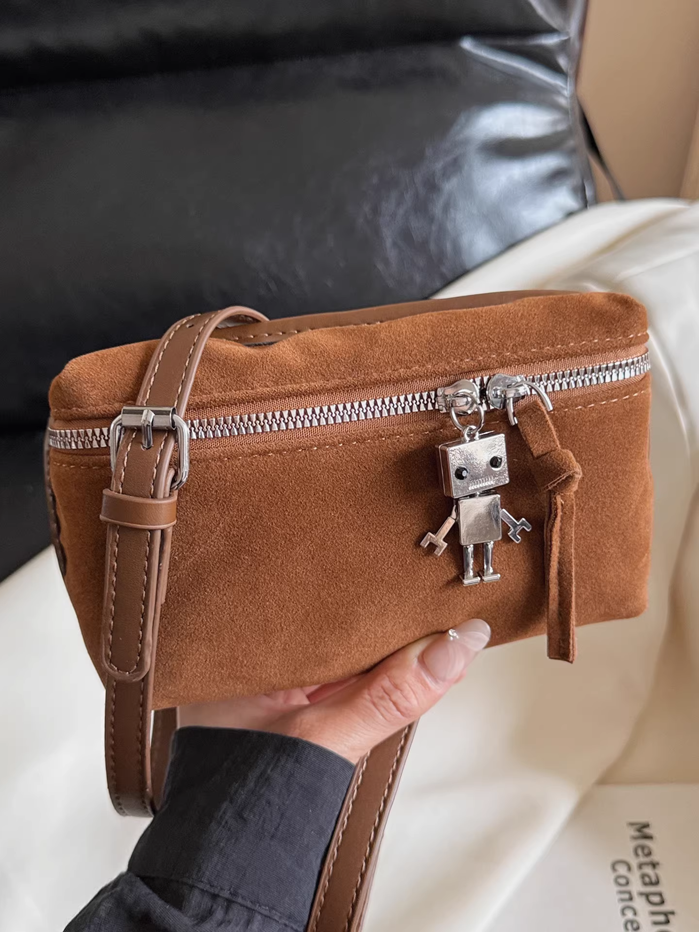 Túi nhỏ phong cách retro mờ nhám dành cho nữ, đa năng cho mùa thu đông, mẫu túi đeo chéo một bên vai thời trang mới năm 2025, túi vuông nhỏ hot trend trên mạng xã hội.