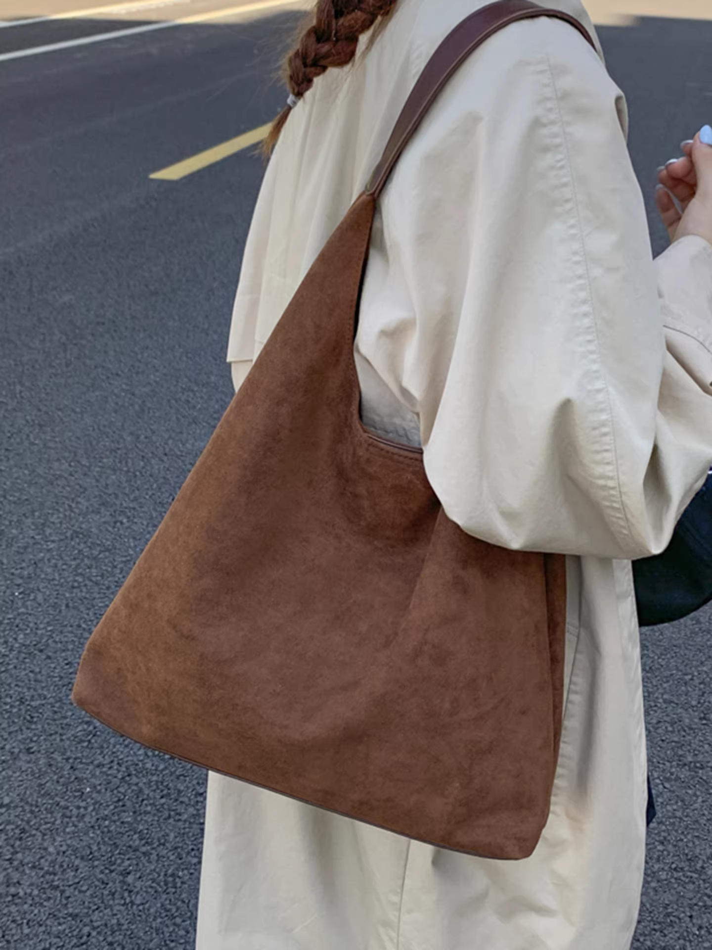 Túi da lộn nữ, dung tích lớn, mẫu mới thu đông 2025, đa năng, chất liệu lì, kiểu retro, đeo vai, thích hợp đi làm