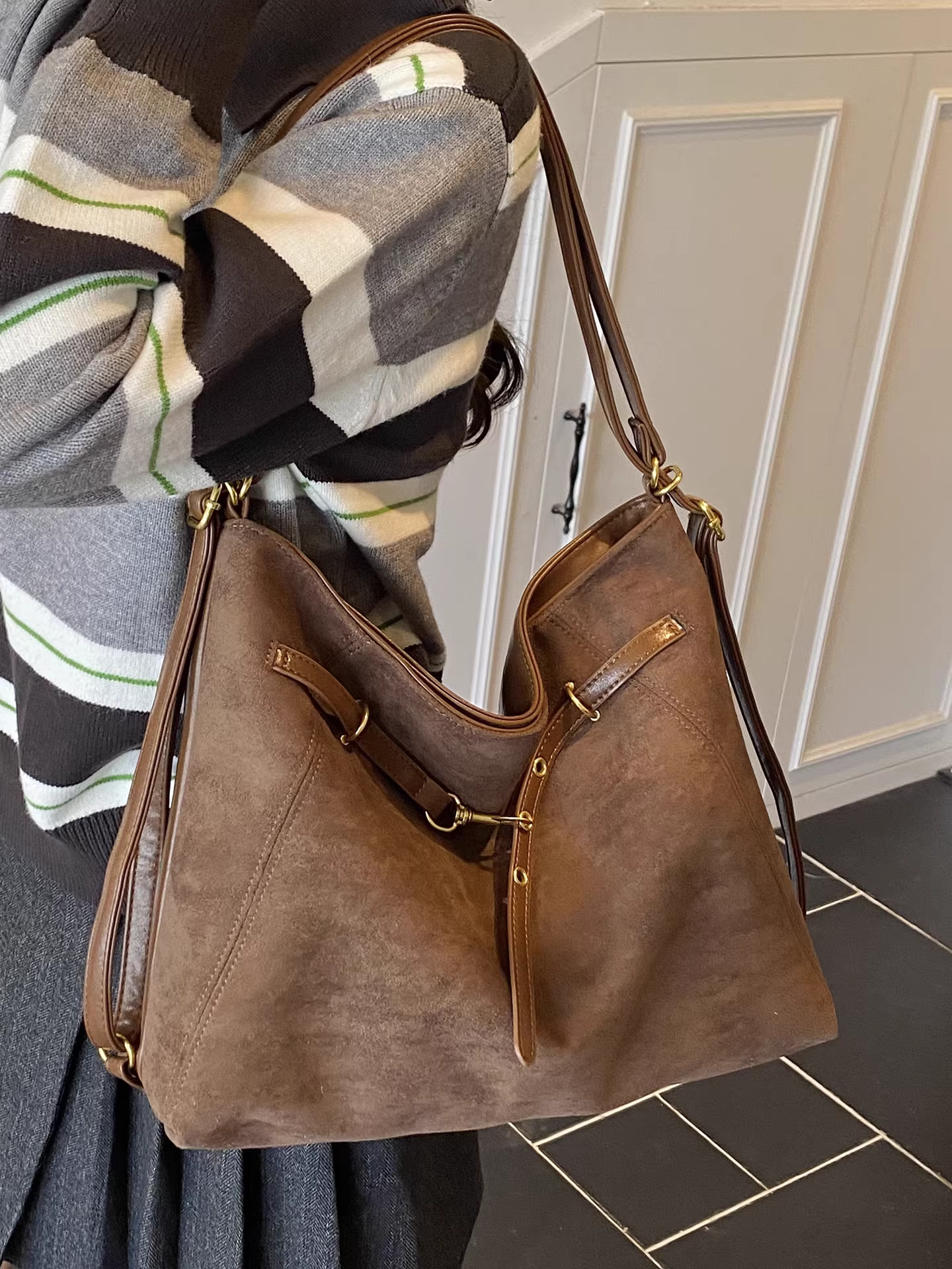 Túi tote đi làm phong cách retro dành cho nữ, dung tích lớn, mẫu mới thu đông 2025, đeo vai, đeo chéo, balo đa năng, phong cách giản dị