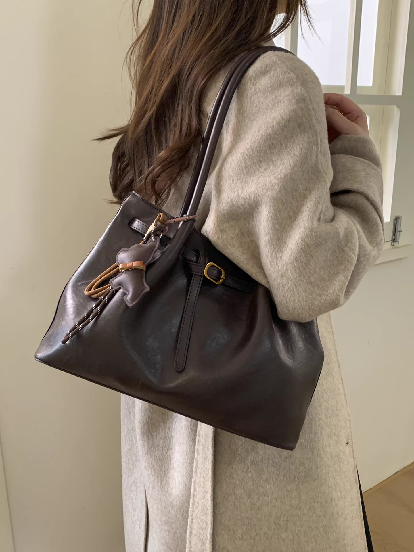 Túi đeo chéo nữ retro dung tích lớn, mẫu mới thu đông 2025, đa năng, xếp ly, chất liệu cao cấp, túi tote đi làm