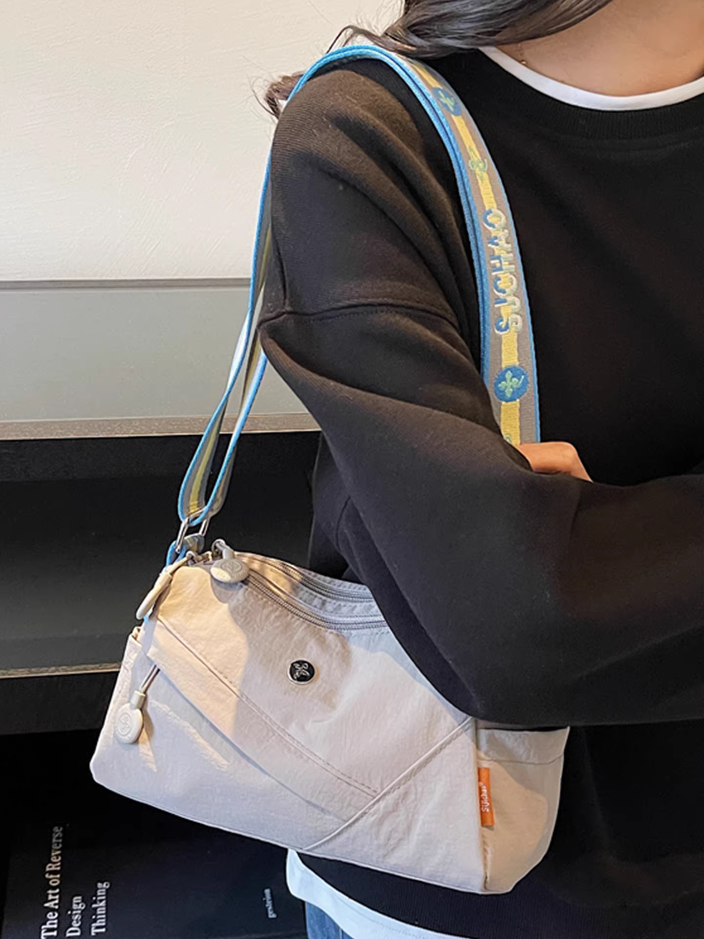 Túi xách nữ cỡ lớn 2025 mẫu thu đông mới, đa năng, quai rộng đeo vai/chéo, phong cách giản dị, thích hợp đi làm, kiểu túi gối