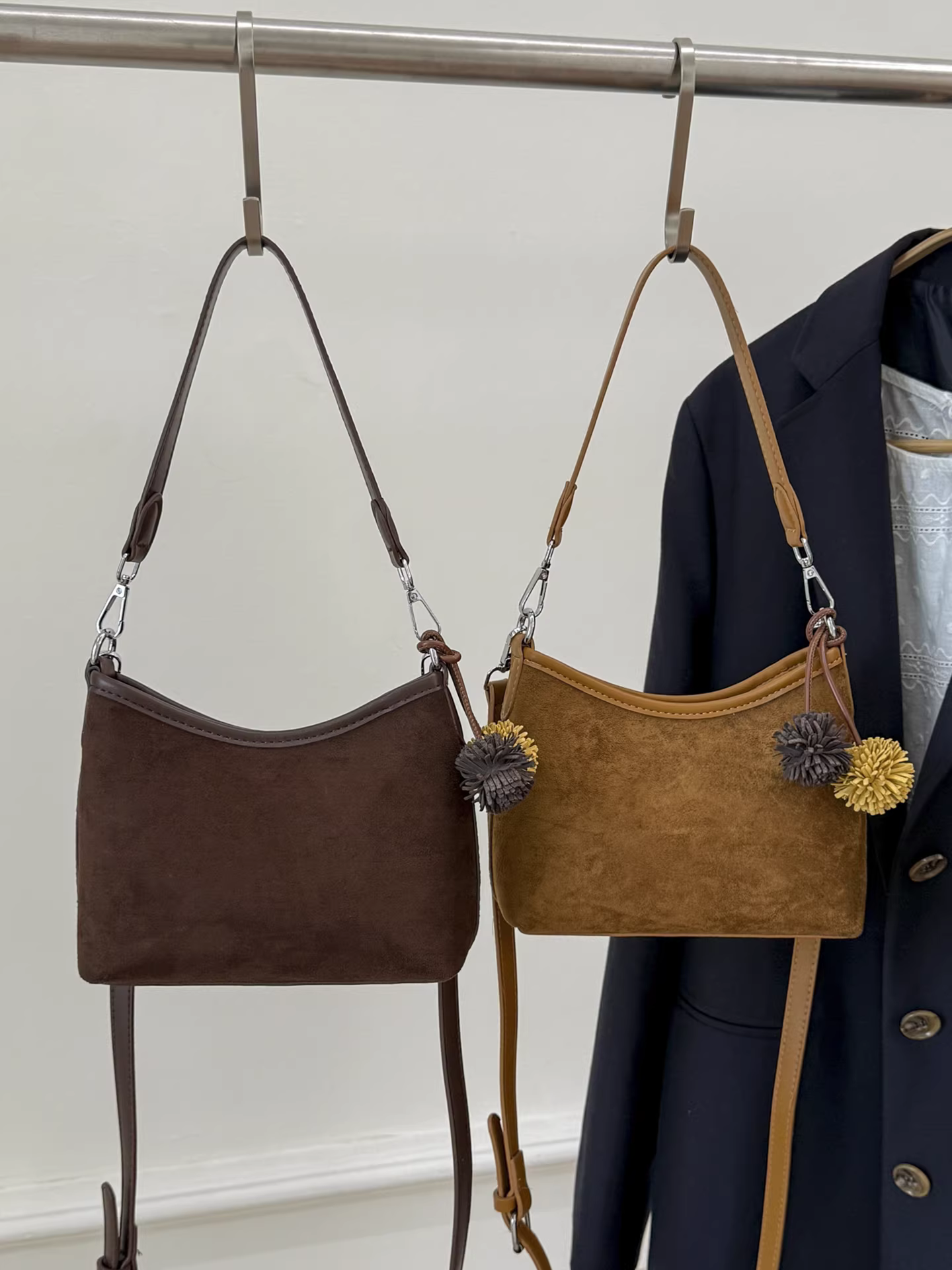 Túi da lộn nữ, mẫu mới thu đông 2025, túi đeo chéo đa năng, thiết kế cá tính, túi đeo vai/nách kiểu xô.