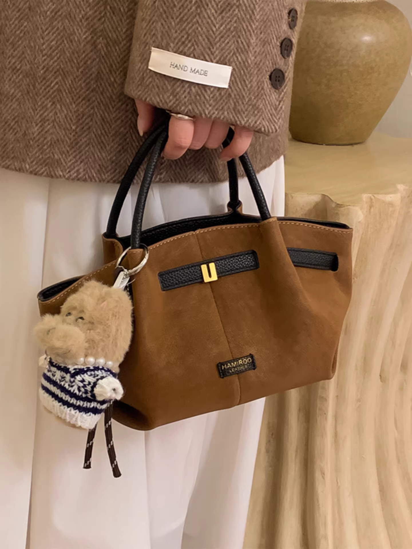 Túi đeo chéo nữ chất liệu mờ kiểu retro, thiết kế độc đáo mùa thu đông 2025, kiểu dáng xếp ly, đeo chéo hoặc cầm tay