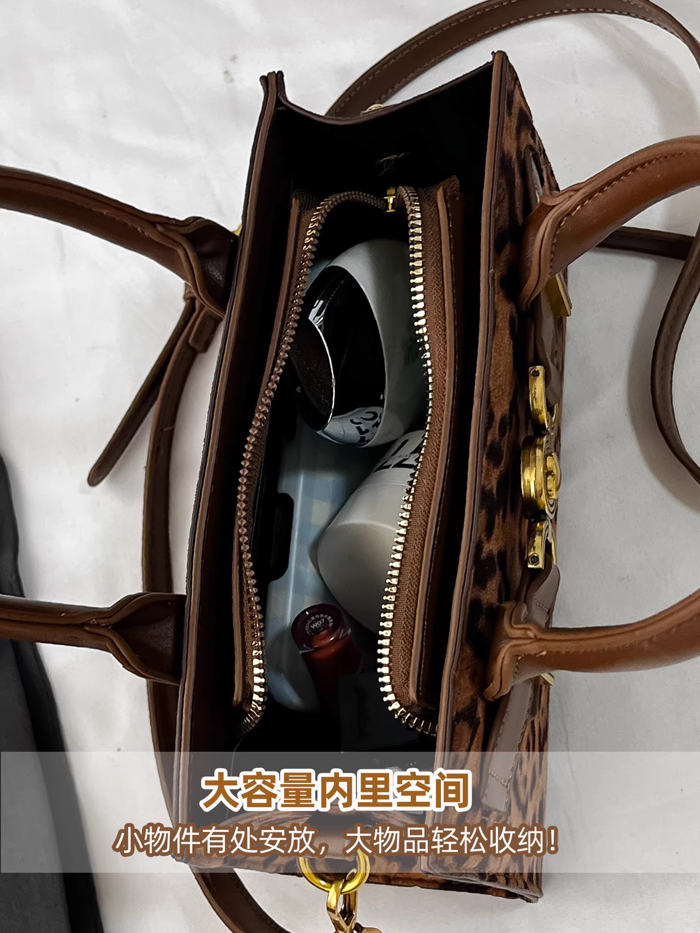 Túi đeo chéo da lộn họa tiết báo dành cho nữ, mẫu mới thu đông 2025, thiết kế cá tính, túi vuông nhỏ cao cấp