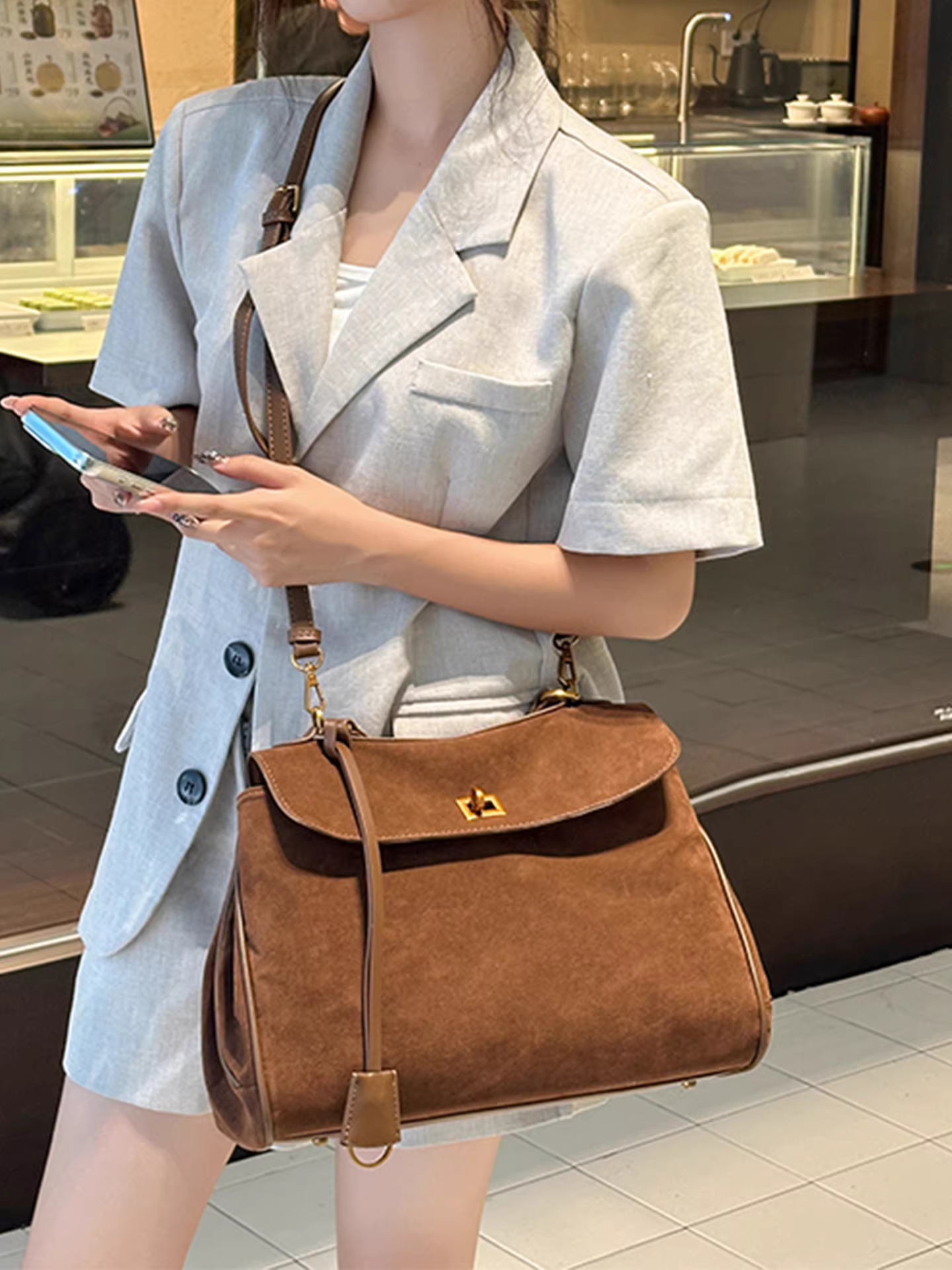 Túi xách nữ vintage mờ, dung tích lớn, mẫu mới thu đông 2025, túi đeo chéo đa năng, túi đeo vai thường ngày, túi kẹp nách màu bạch kim.