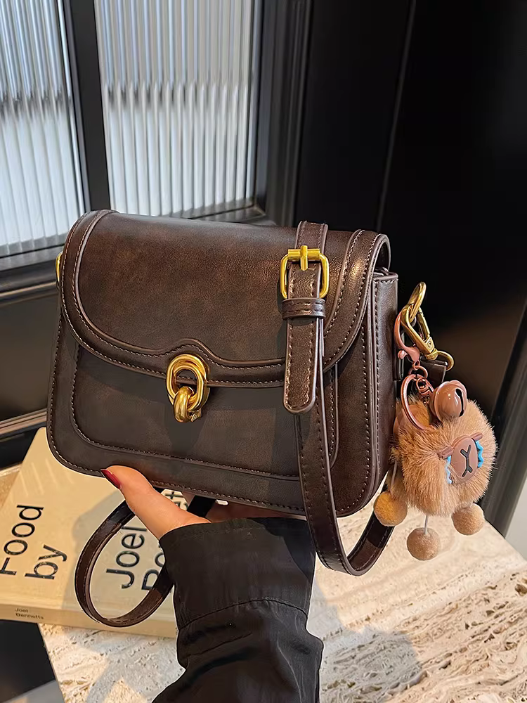 Túi nhỏ siêu hot dành cho nữ, đa năng cho mùa thu đông, mẫu túi đeo chéo một bên vai kiểu retro mới năm 2025, túi vuông nhỏ thời thượng dành cho nữ đi làm.