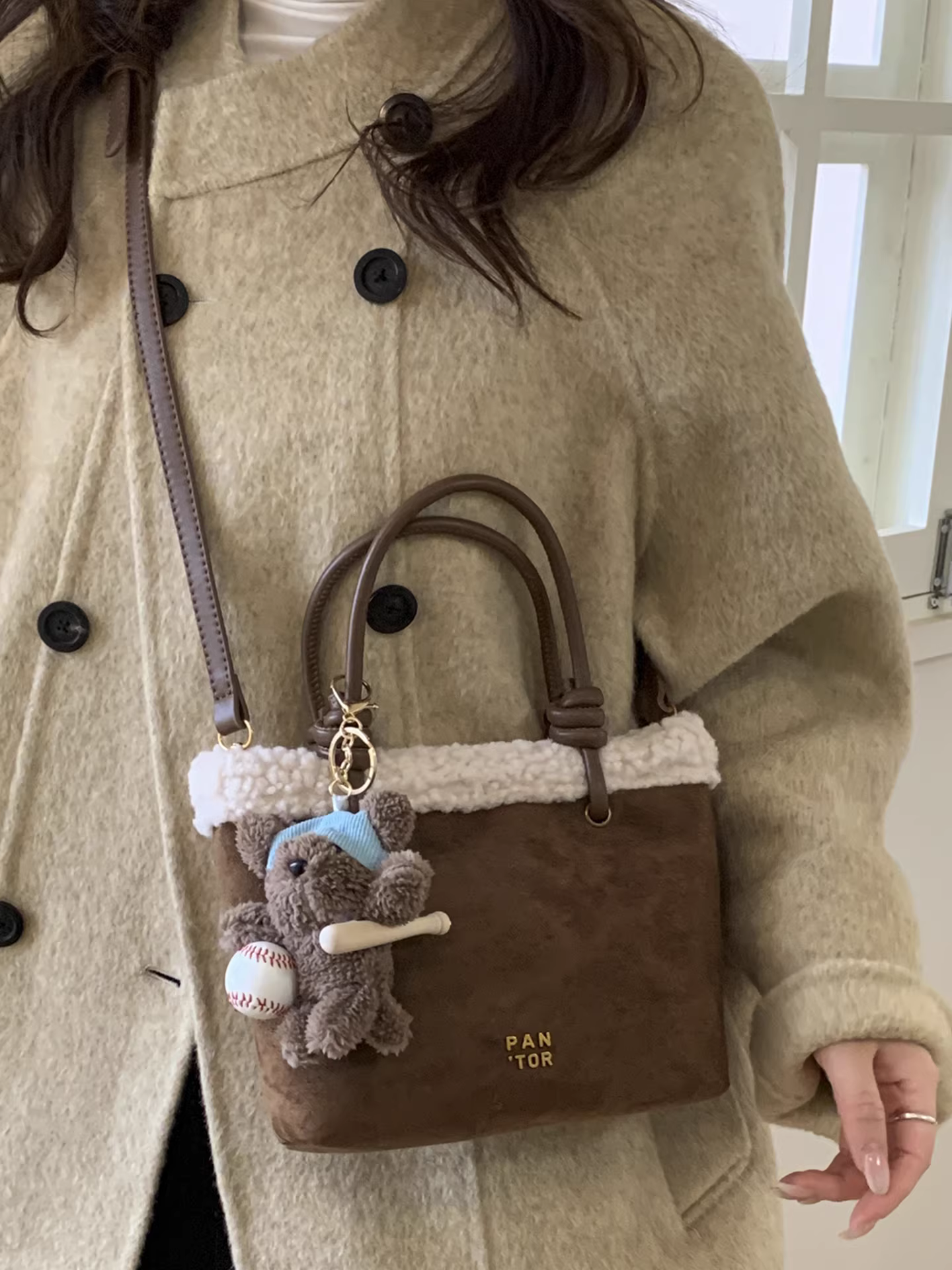 Túi đeo chéo nữ retro, dung tích lớn, mẫu mới thu đông 2025, đa năng, đơn giản, kiểu xếp ly, thích hợp đi làm và đi chơi.