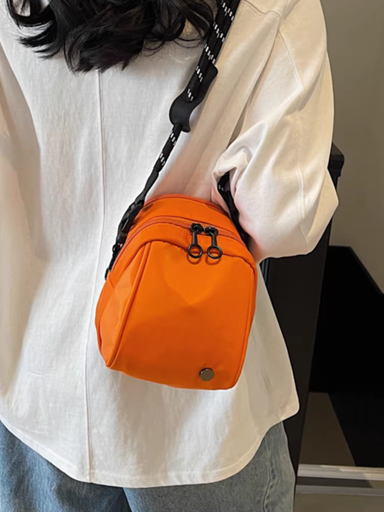 Túi điện thoại nhỏ cho nữ, mẫu túi đeo chéo vải canvas thời trang hè 2025, túi điện thoại hợp xu hướng và được ưa chuộng.