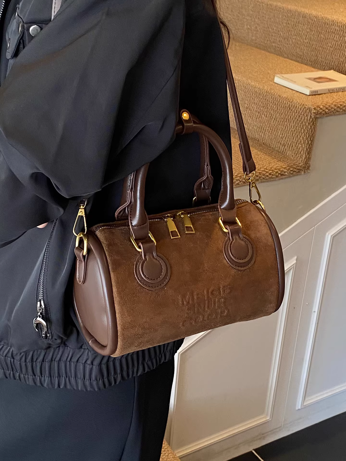 Túi xách cao cấp dành cho nữ, mẫu mới thu đông 2025, túi đeo chéo một bên vai kiểu retro mờ, túi gối cầm tay đang thịnh hành