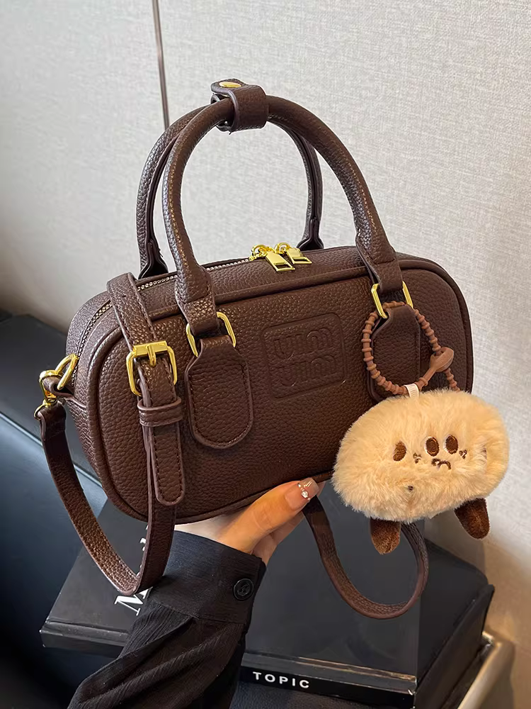 Túi nhỏ siêu hot dành cho nữ, đa năng cho mùa thu đông 2025, túi bowling đeo chéo retro mới, túi xách nữ đi làm.