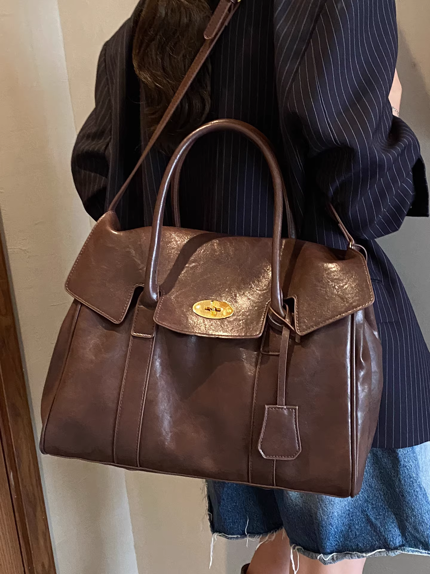 Túi xách retro cỡ lớn dành cho nữ, đa năng trong mùa thu đông, mẫu túi đeo vai thời trang mới năm 2025, túi tote đi học