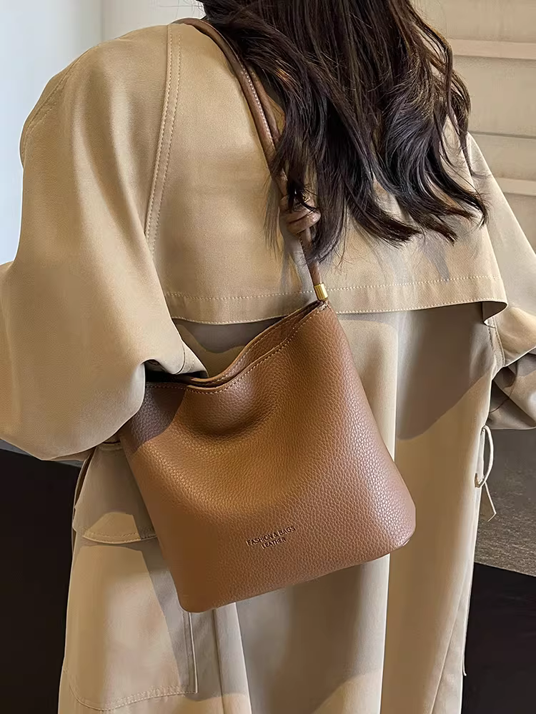 Túi xách nữ kiểu mới 2025, túi đeo vai dáng xô hot trend thu đông, phong cách retro đa năng, đơn giản, cao cấp