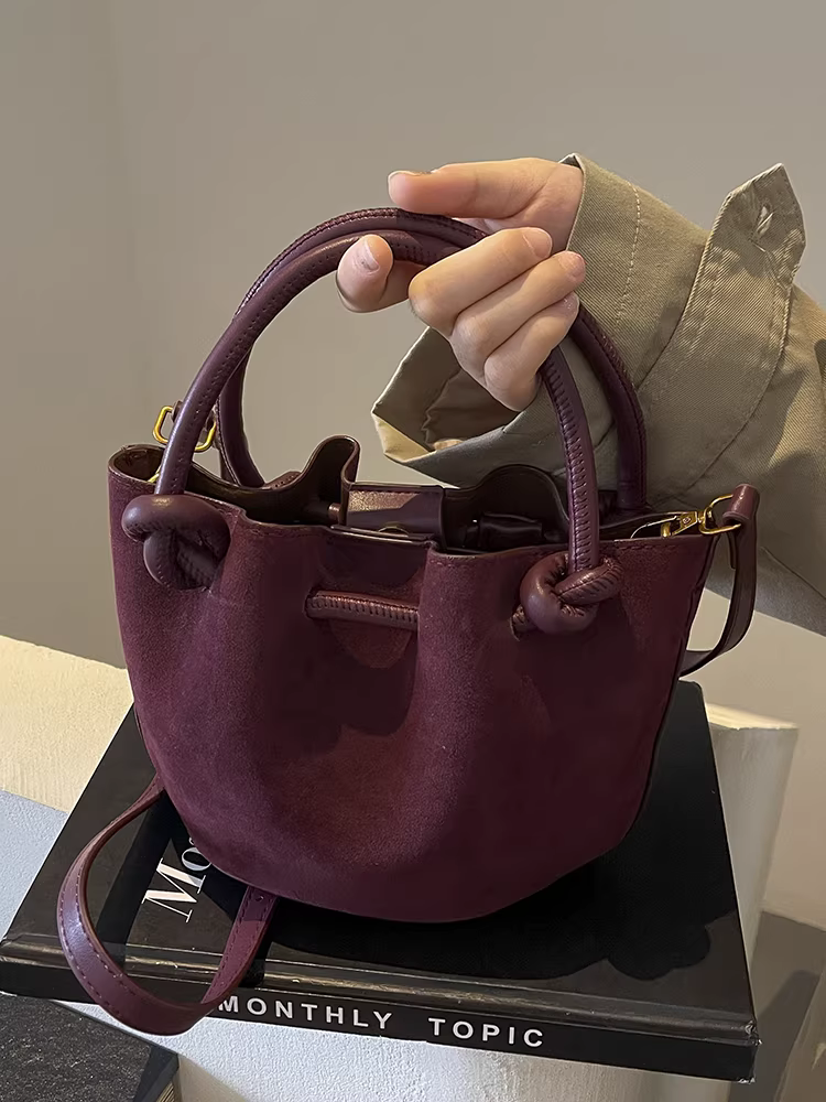 Túi xách cao cấp dành cho nữ, mẫu mới thu đông 2025, túi đeo chéo vintage mờ, túi xách nữ kiểu xếp ly hình xô