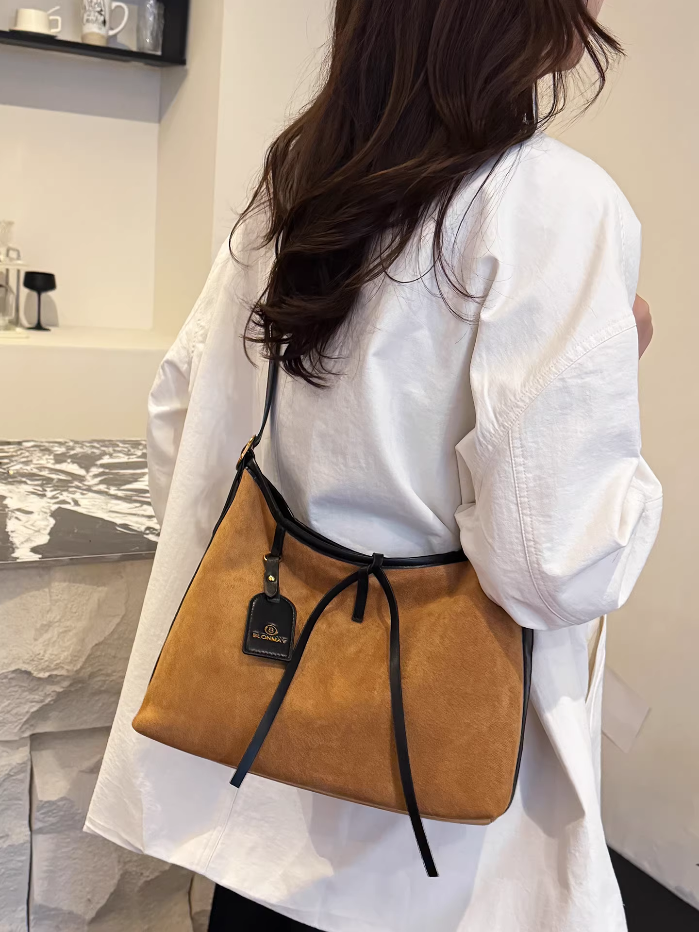 Túi da lộn nữ, dung tích lớn, mẫu mới thu đông 2025, kiểu retro mờ, đeo vai, đeo chéo, đi làm, kiểu tote