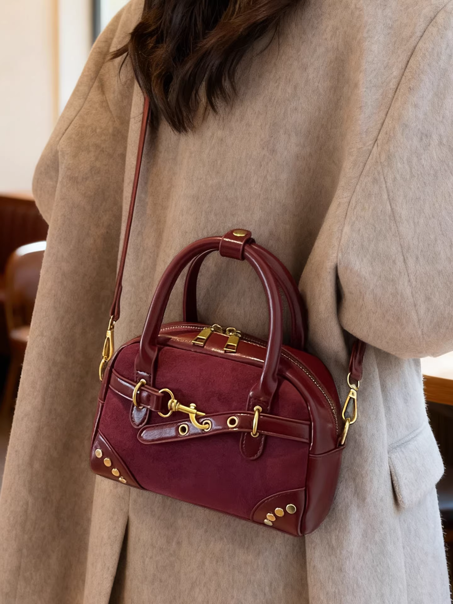 Túi da lộn nữ, thiết kế độc đáo mùa thu đông 2025, túi đeo chéo cổ điển mờ, túi vuông nhỏ cầm tay đang thịnh hành