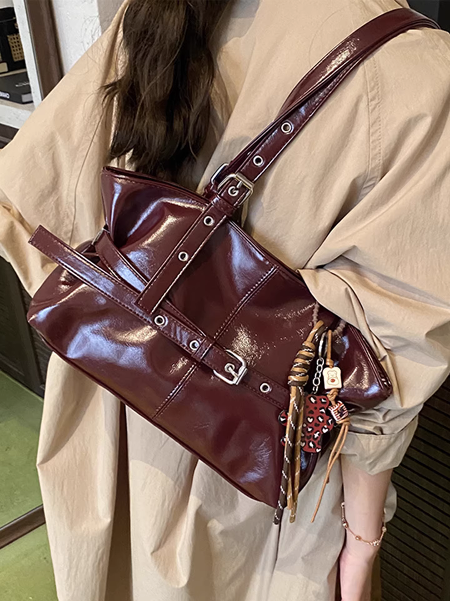 Túi đeo chéo nữ retro, dung tích lớn, mẫu mới thu đông 2025, thiết kế độc đáo, kiểu xếp ly, đeo vai/nách, túi đi làm