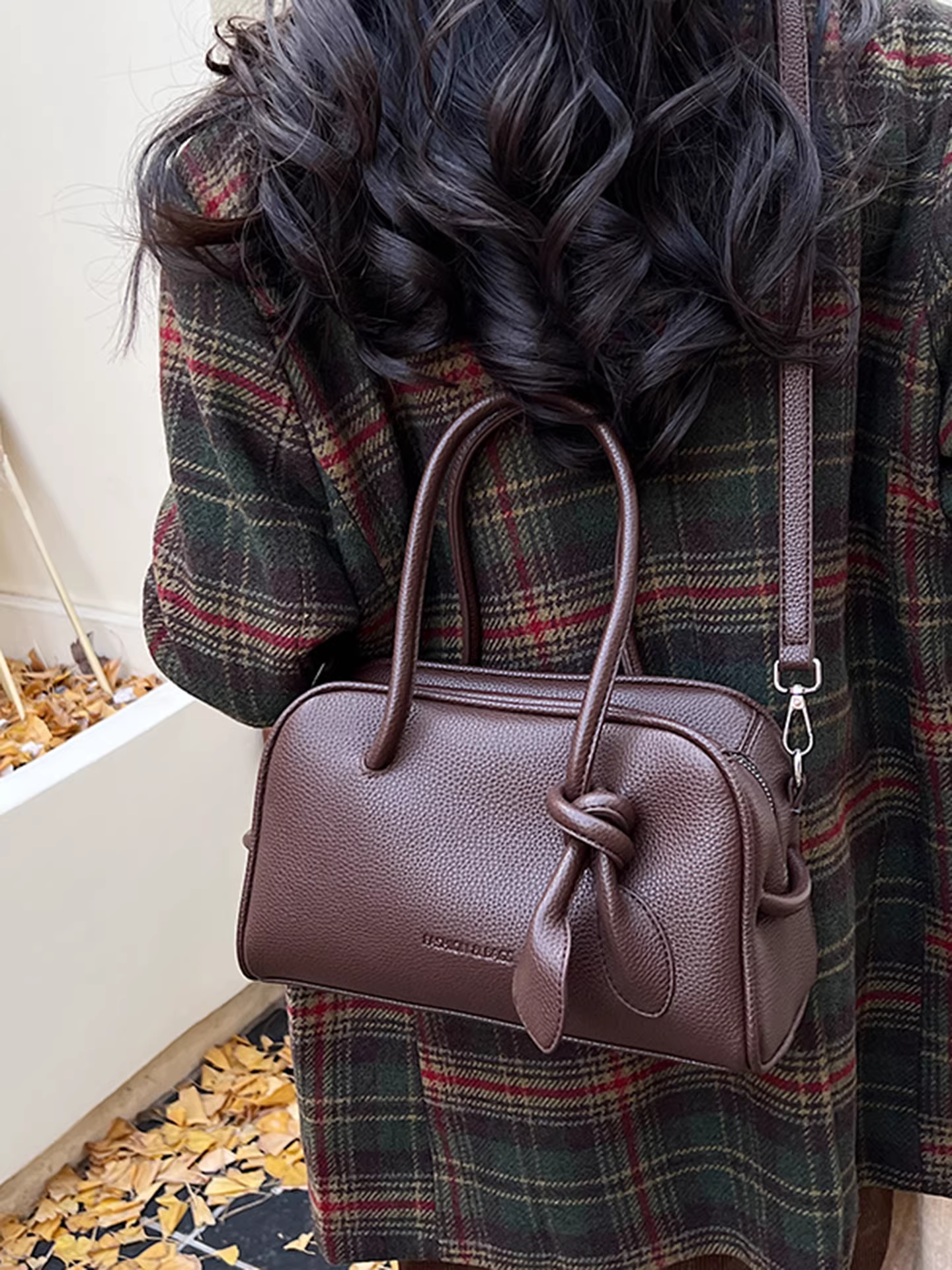 Túi xách nữ dung tích lớn, đa năng cho mùa thu đông, túi đeo chéo kiểu retro giản dị mới năm 2025, túi xách đi làm và đi làm, túi gối.