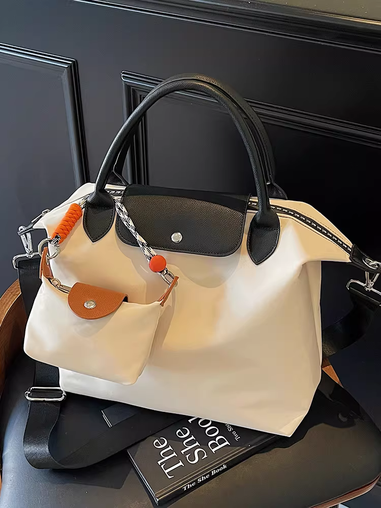 Túi nylon dành cho nữ, sức chứa lớn, túi đeo chéo đa năng thu đông 2025, túi xách đi học và đi làm.