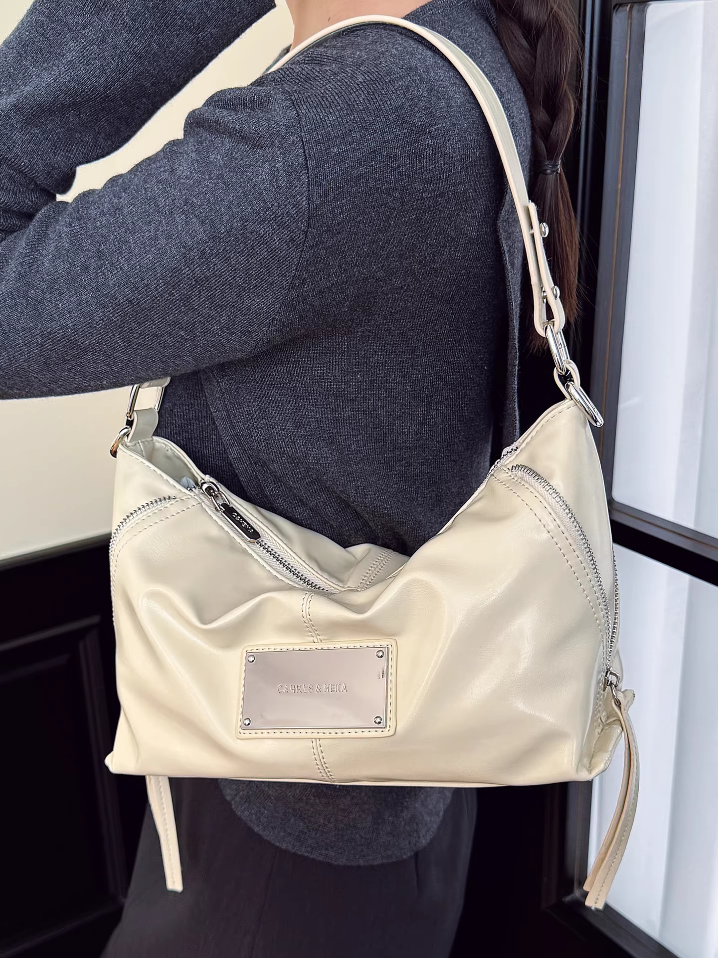 Túi xách nữ cỡ lớn, mẫu mới thiết kế độc đáo mùa thu đông 2025, túi đeo chéo, túi đeo vai thường ngày, túi bánh bao đeo nách đi làm.