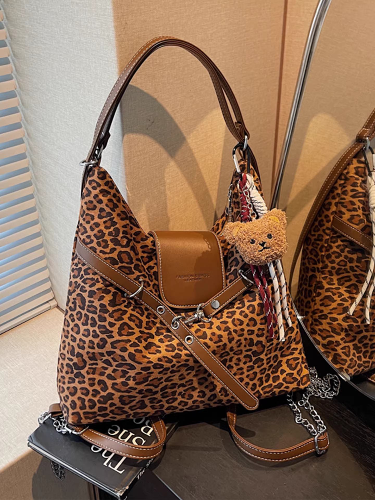 Túi tote cổ điển in họa tiết da báo dành cho nữ, túi đeo chéo vai thông thường sức chứa lớn, ba lô có họa tiết đa chức năng.