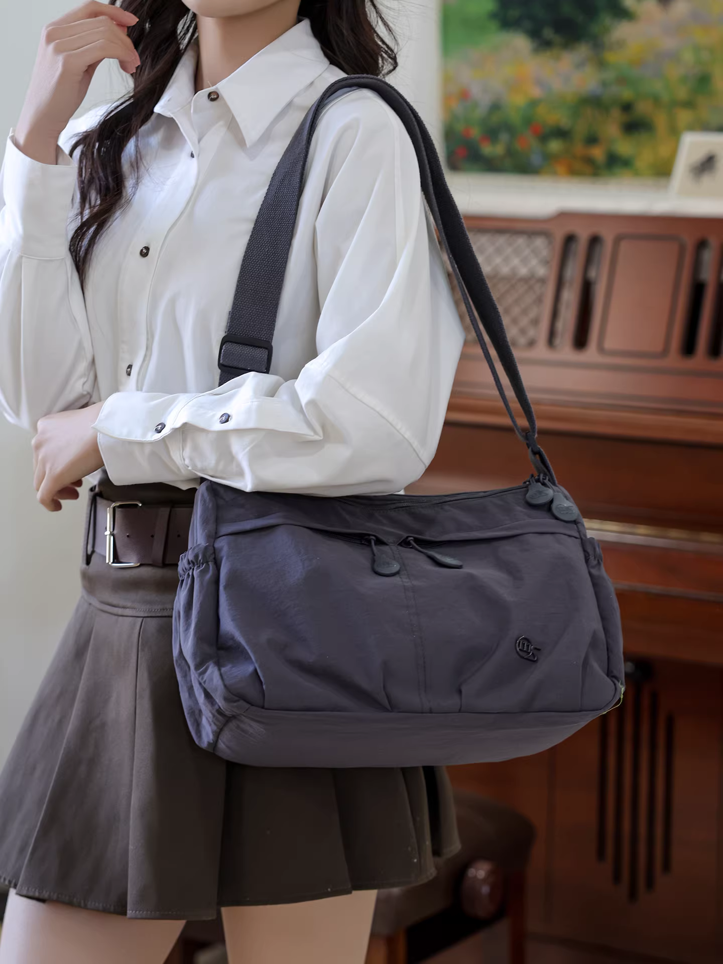 Túi vải cỡ lớn dành cho nữ, mẫu mới mùa hè 2025, túi đeo chéo thường ngày, túi tote xếp ly đa năng dành cho sinh viên đi học.