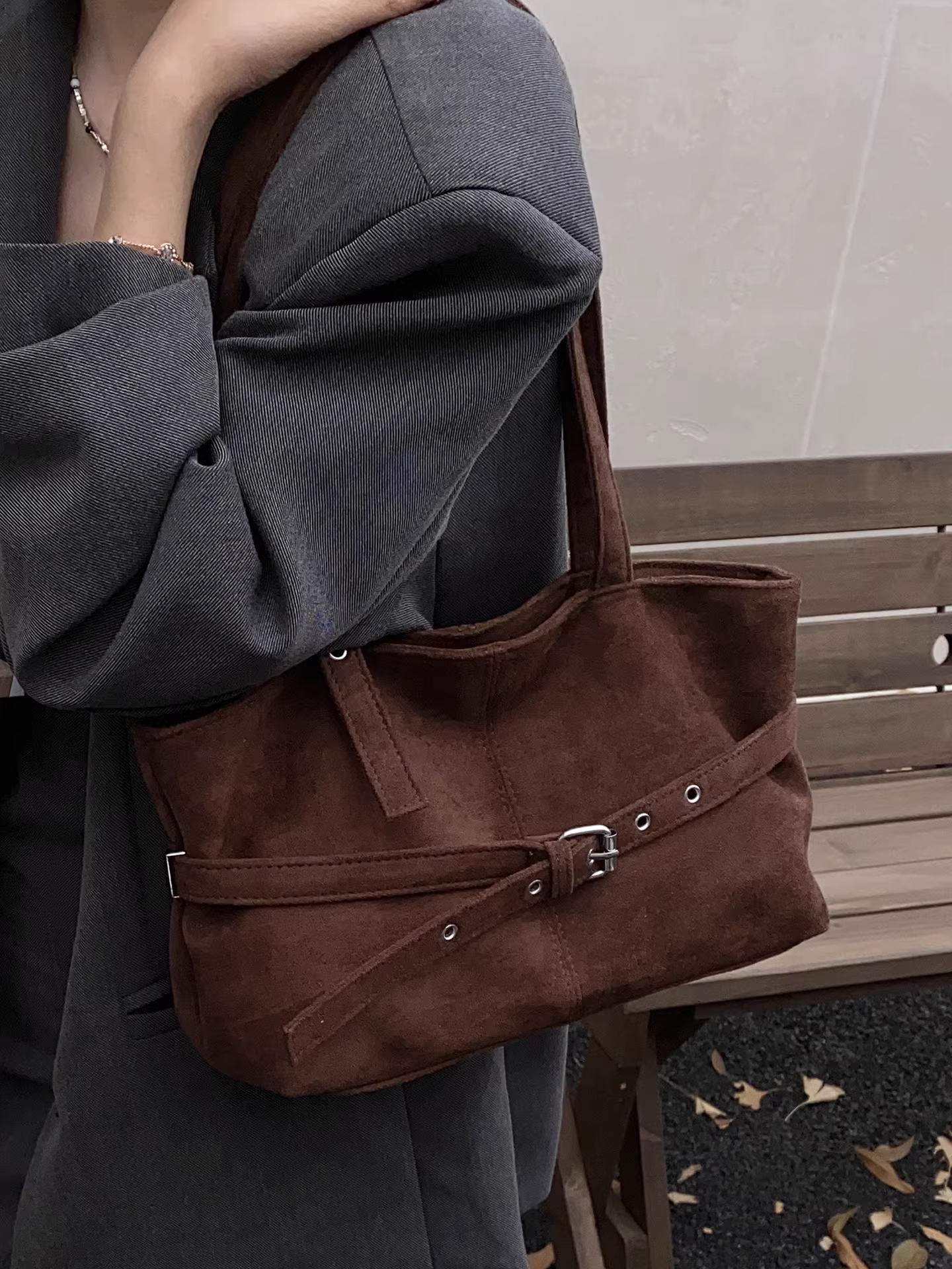 Túi da lộn nữ, dung tích lớn, mẫu mới thu đông 2025, đa năng, phong cách giản dị, đeo vai, kiểu retro, túi tote đi làm